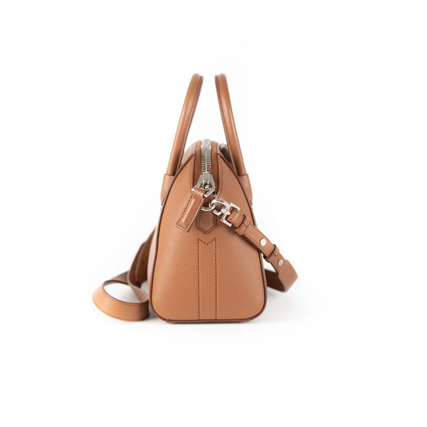 Givenchy Metallic Sugar Goatskin Mini Antigona Rose Gold-dress. Raleigh