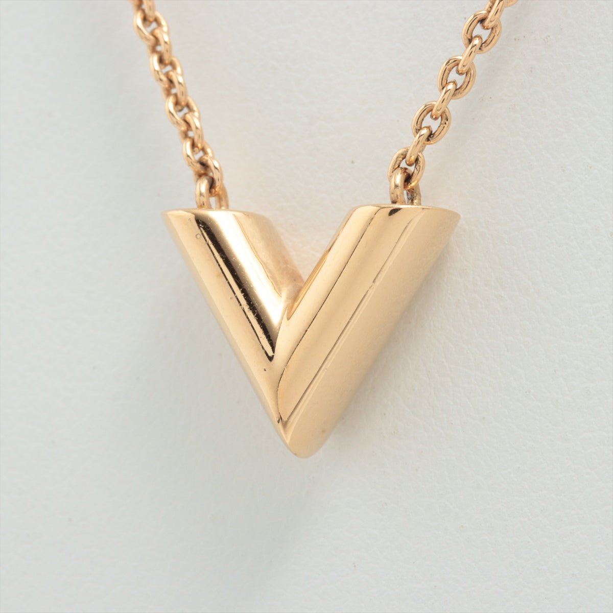 Louis Vuitton Essential V Gold Necklace - THE PURSE AFFAIR