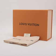 ITEM 25 - Louis Vuitton MM PONT 9