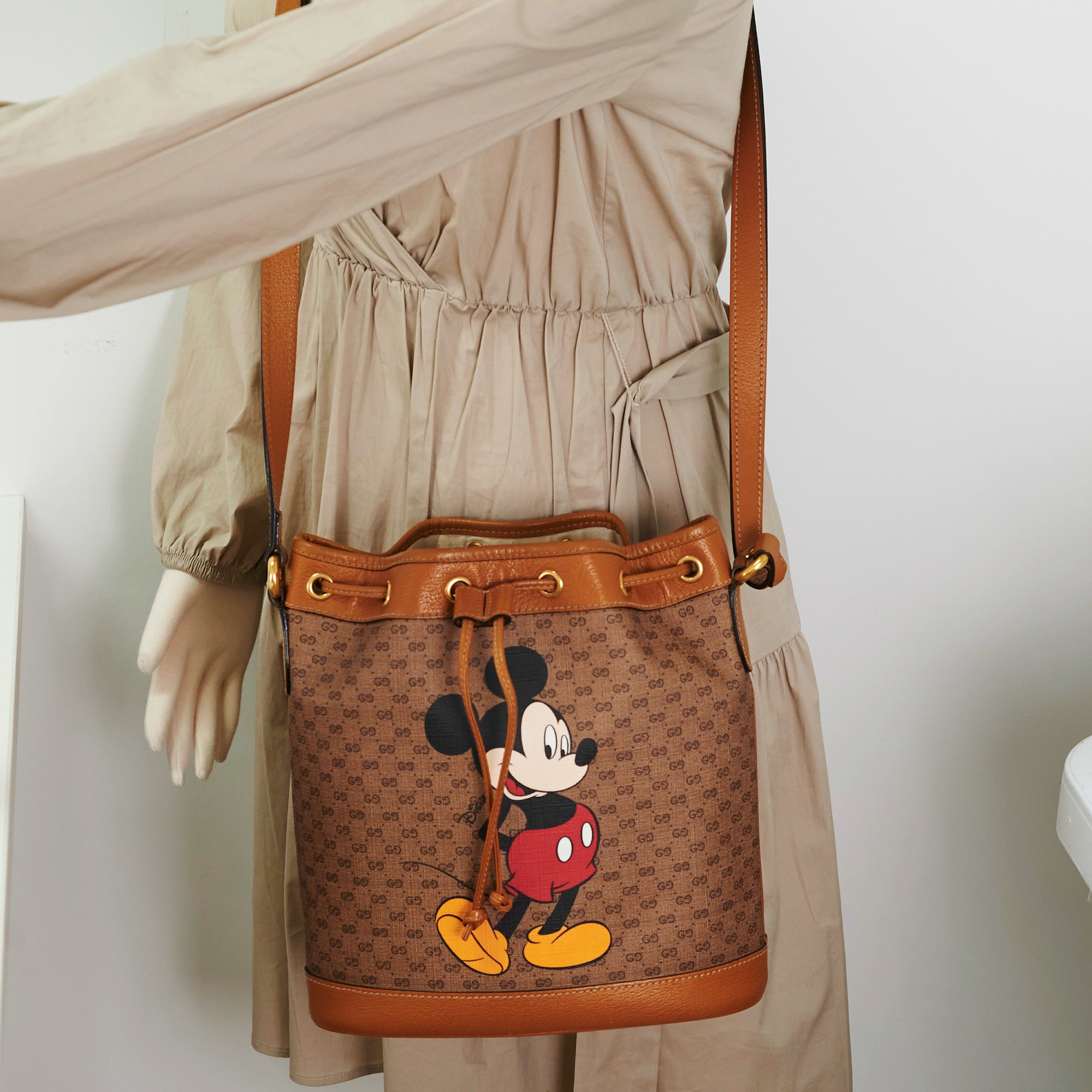Gucci x Disney Bucket Bag Mini GG Supreme Mickey Mouse Small Beige