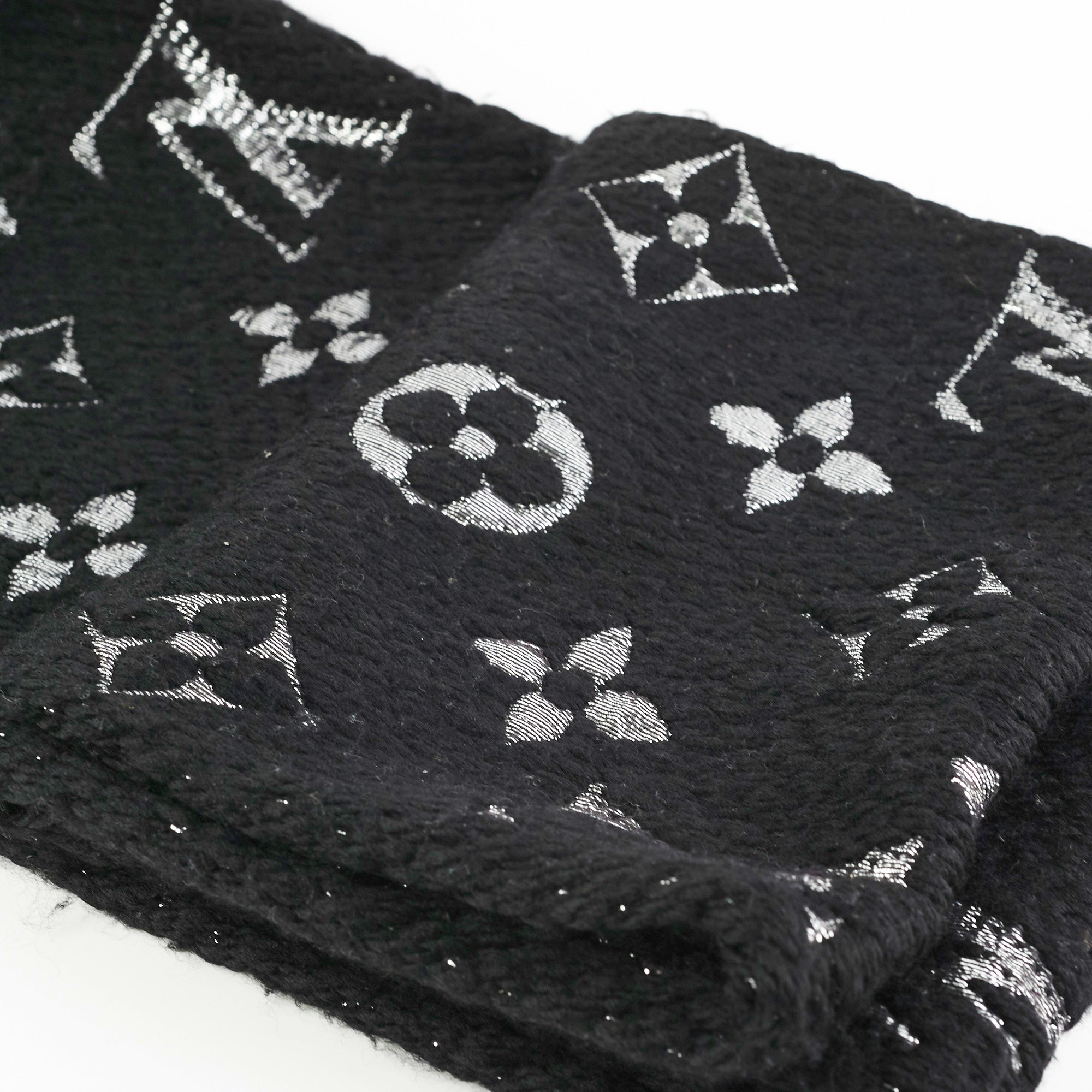 Louis Vuitton Monogram Wool Scarf Black ref.782638 - Joli Closet