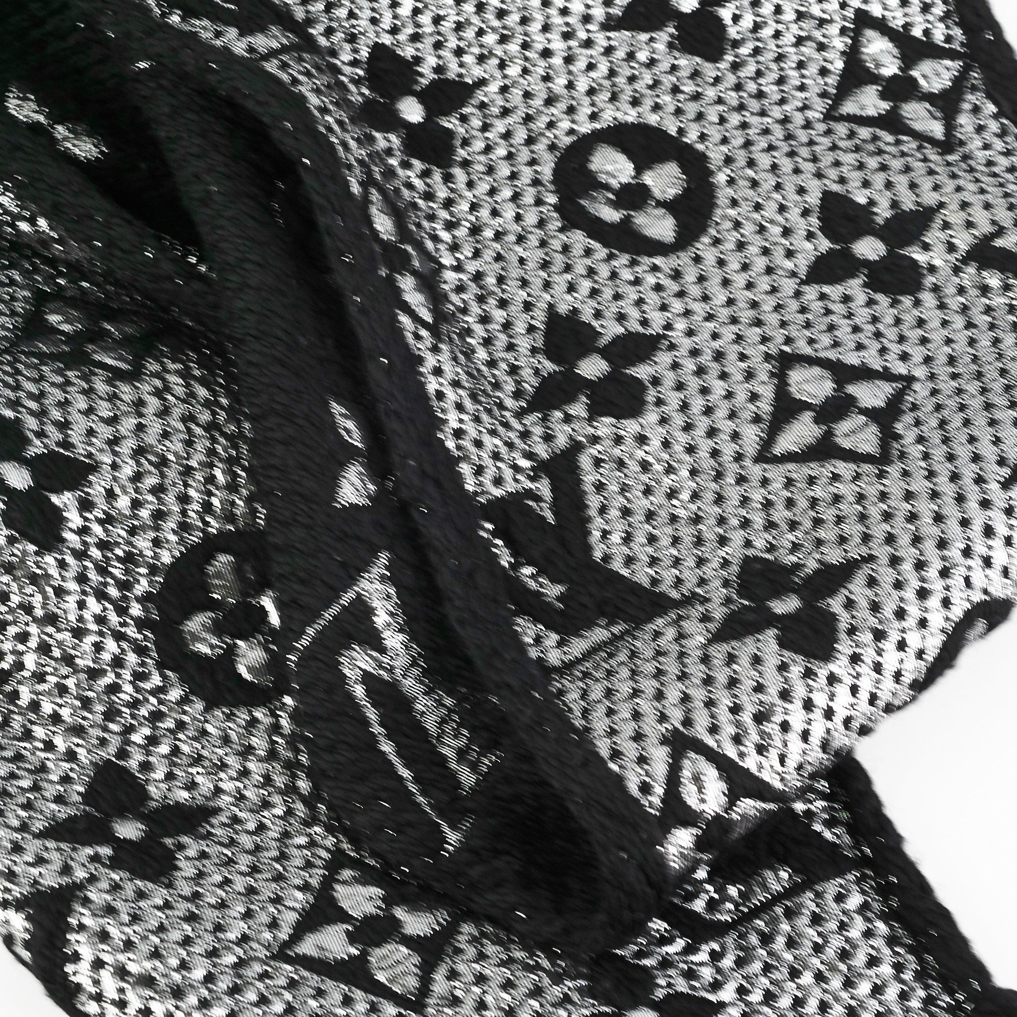 Wool scarf Louis Vuitton Black in Wool - 29684450
