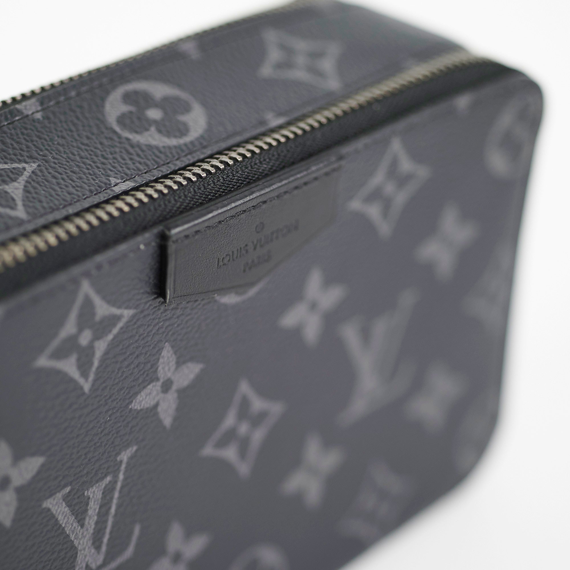 LOUIS VUITTON Alpha wearable wallet Noir M81260 Monogram Eclipse– GALLERY  RARE Global Online Store
