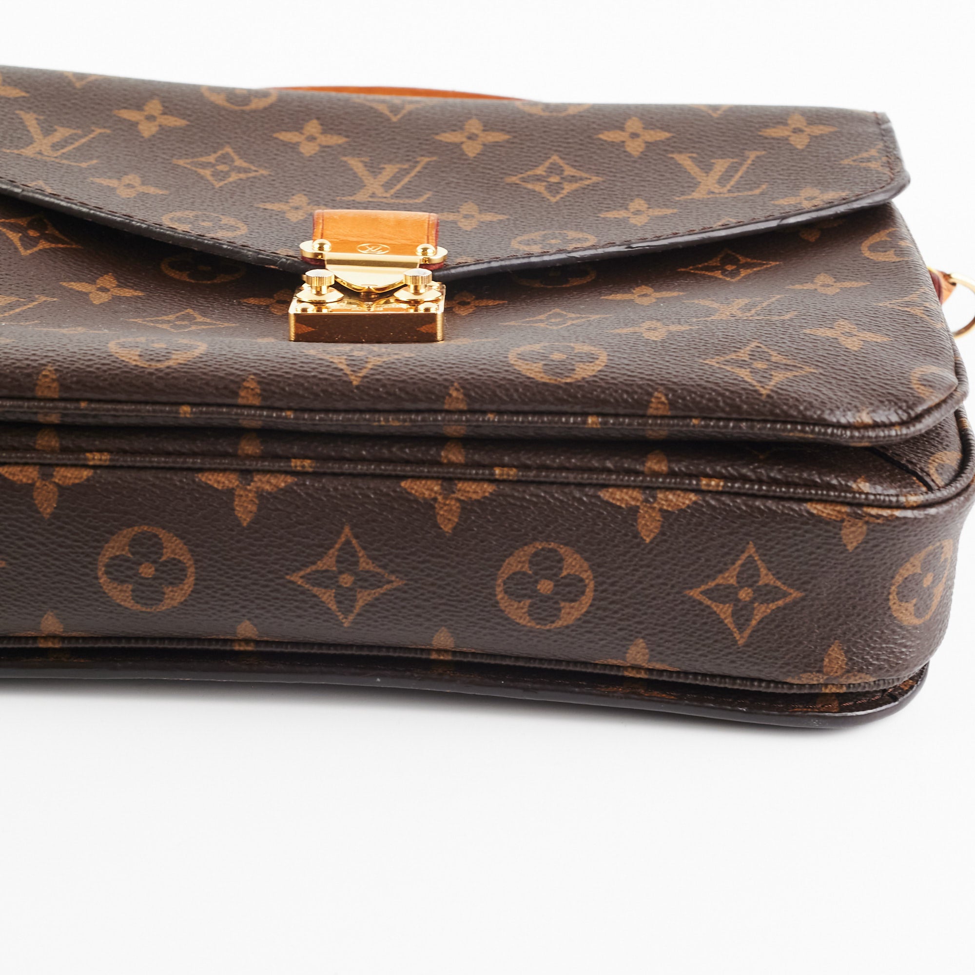 Louis Vuitton Pochette Metis Monogram – The Luxury Shopper