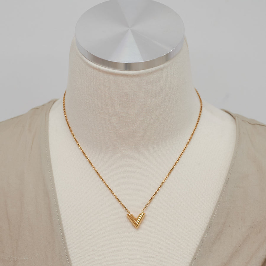 LOUIS VUITTON Women Necklace Pendant Essential V Black and Gold Rare M63181