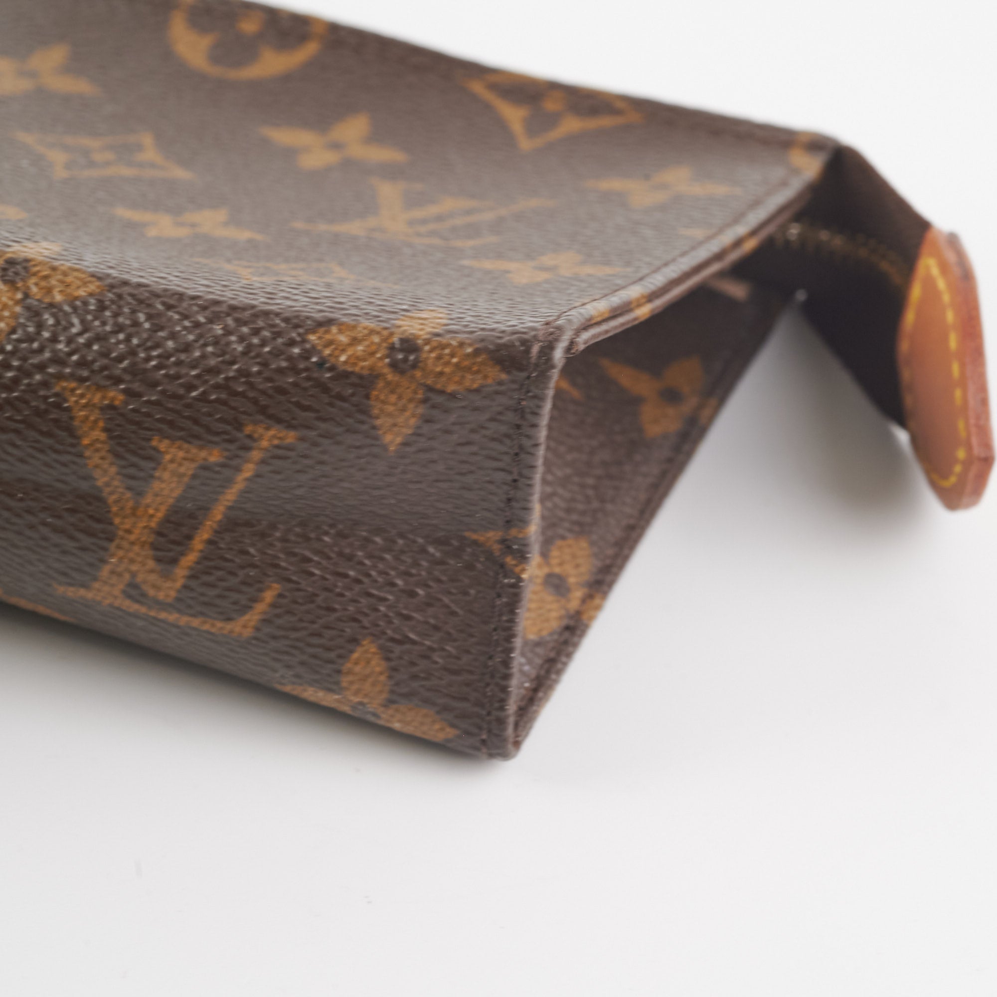 Louis Vuitton Brown Poche Toiletry Pouch 15 Toilette 868413 Cosmetic Bag  For Sale at 1stDibs