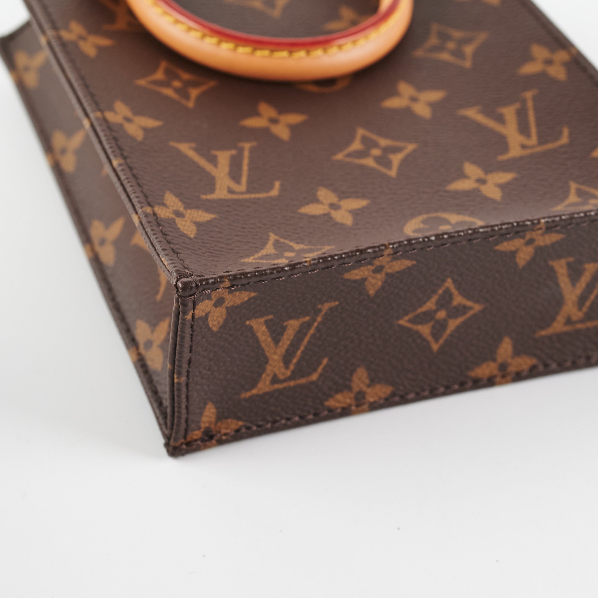 Louis Vuitton Petite Sac Plat Classic Monogram – ＬＯＶＥＬＯＴＳＬＵＸＵＲＹ