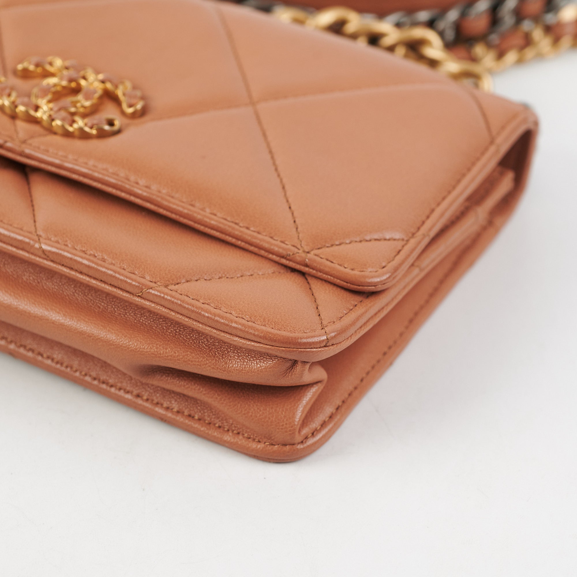 Chanel 19 leather wallet Chanel Camel in Leather - 23519800