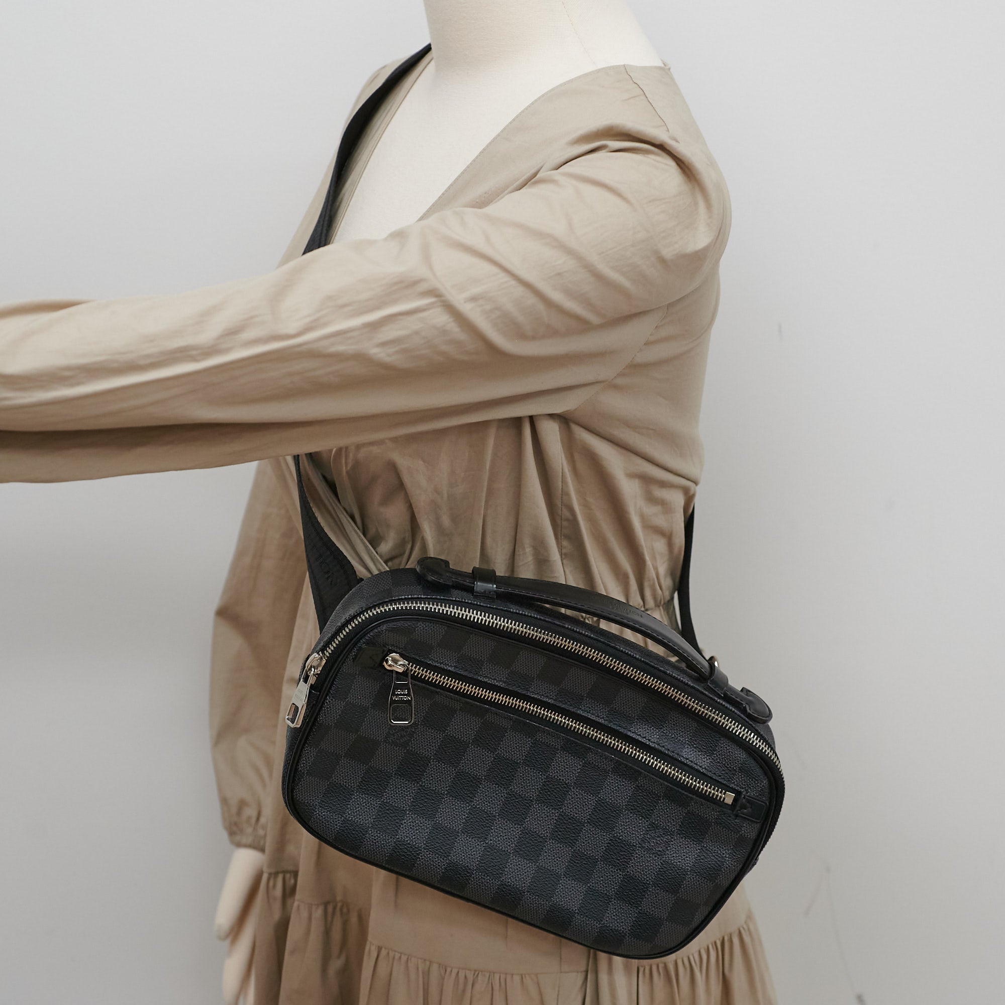 Louis Vuitton Damier Graphite Ambler Belt Bag Fanny Pack Wait Pouch  446lvs32 at 1stDibs
