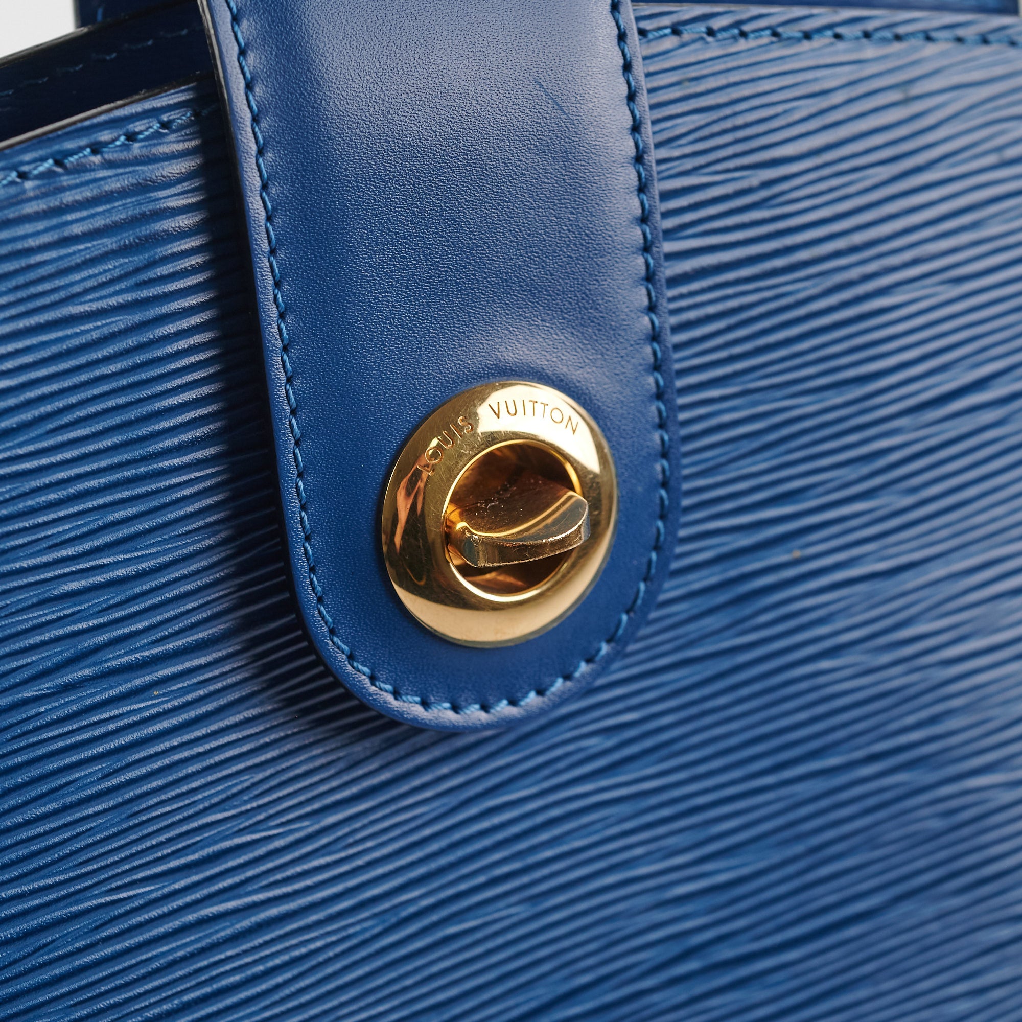 LOUIS VUITTON Epi Cluny Shoulder Bag Blue M52255 LV Auth hs529 Leather  ref.482454 - Joli Closet