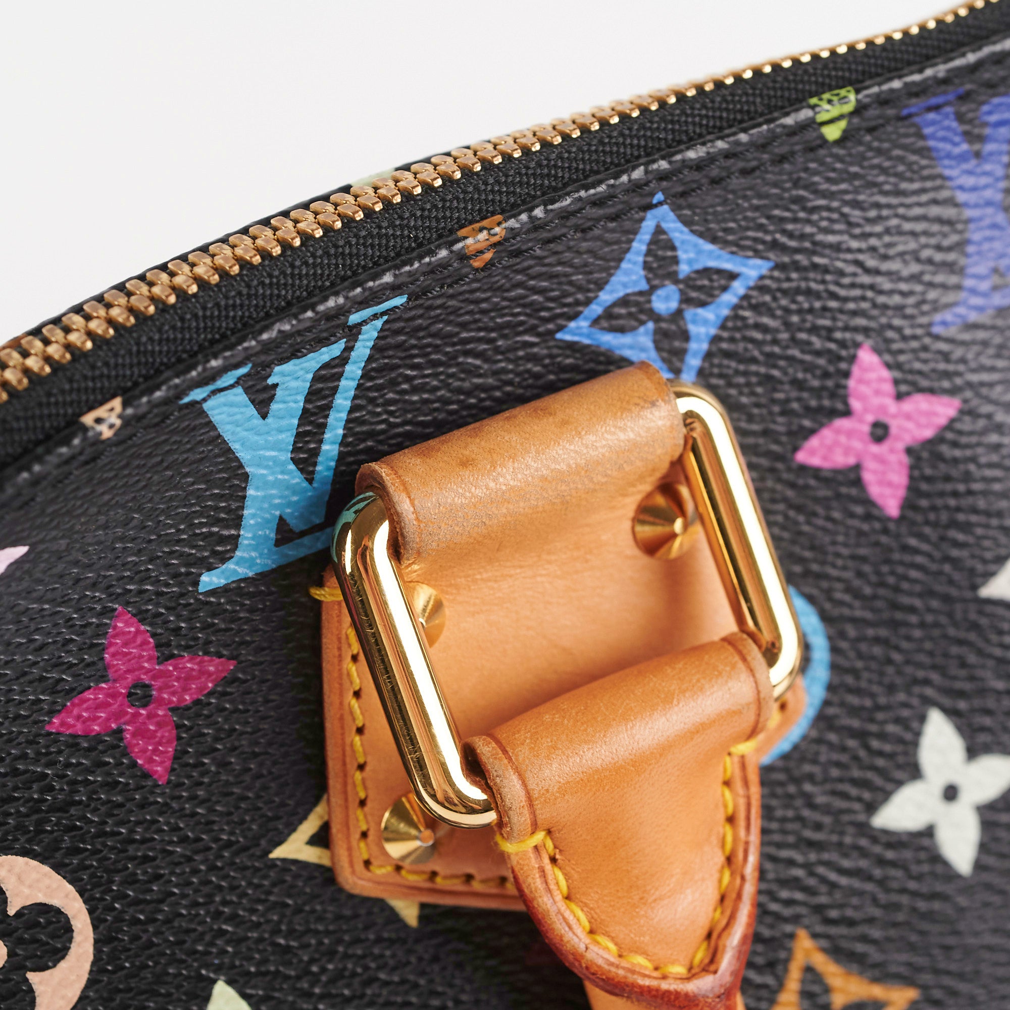 Luxury Louis Vuitton ALMA PM Handbag on the Table Editorial Photo - Image  of display, black: 140754281