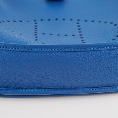 Hermès Mini Evelyne Hermes stamp Z Blue Leather ref.326793 - Joli
