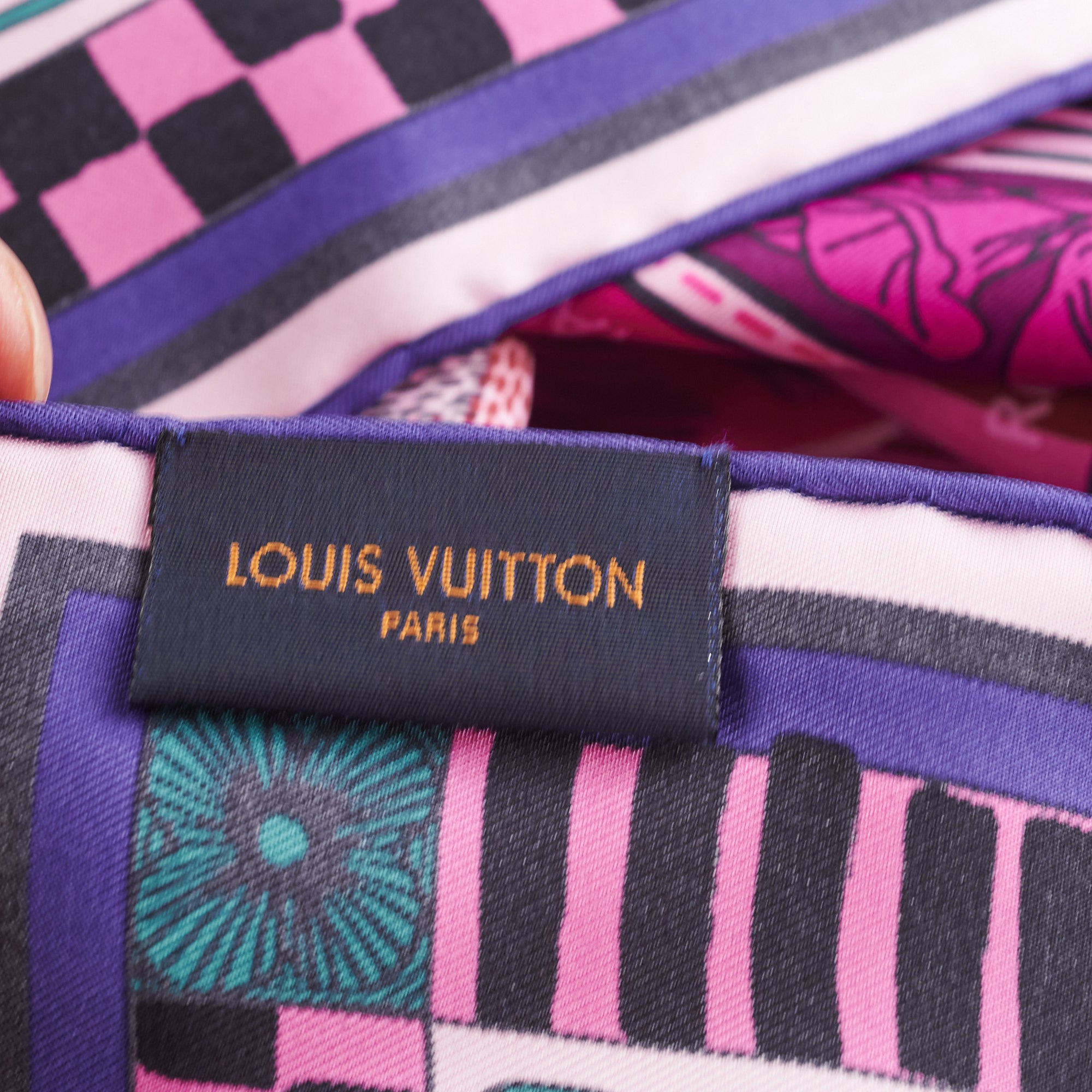 Louis Vuitton Echarpe Logmania Scarf Grey Lilac - THE PURSE AFFAIR