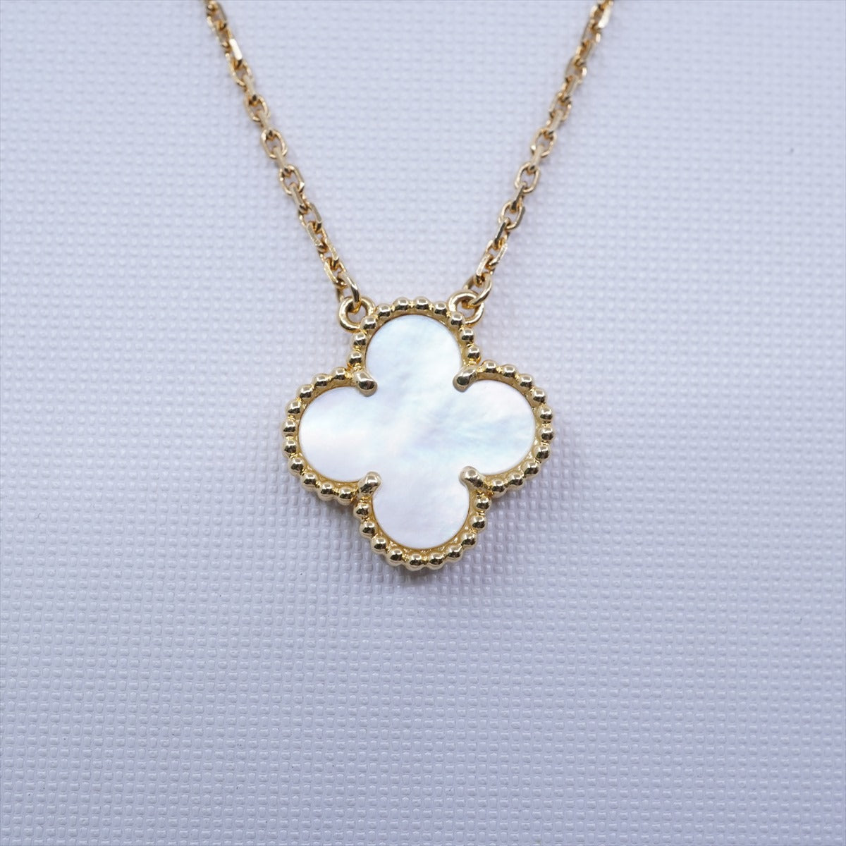 VAN CLEEF & ARPELS Vintage Alhambra Pendant/ Necklace White MOP