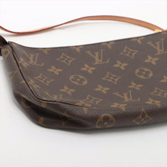 ITEM 1 -18022 Louis Vuitton Pochette