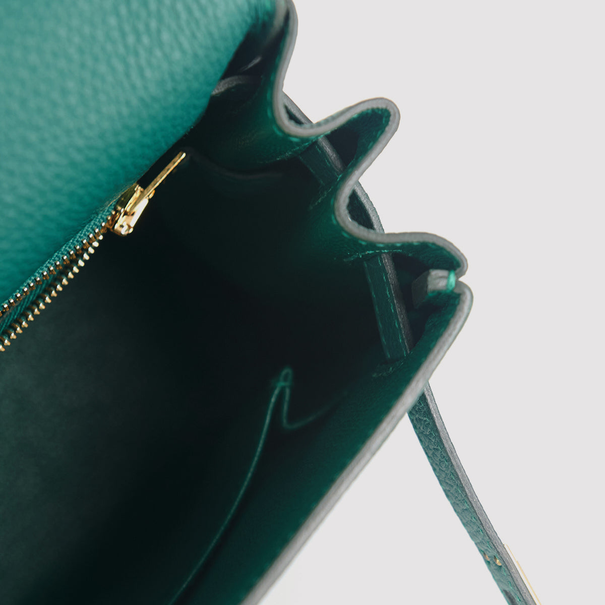 Hermes Kelly 32 Green Malachite Togo - Q Stamp - THE PURSE AFFAIR