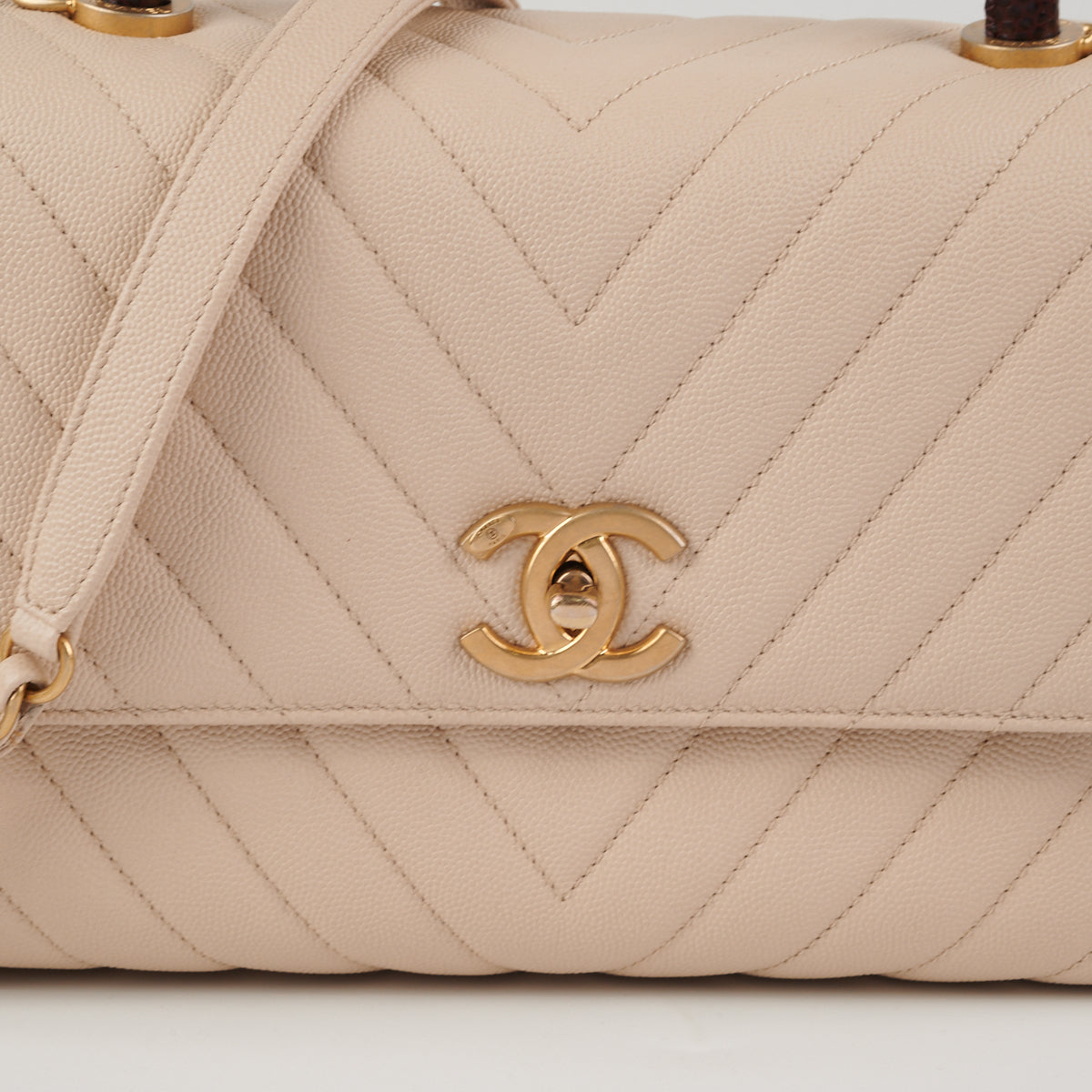 100% AUTH! 🤎 Chanel Medium CoCo Lizard Handle 🤎 Chevron Beige