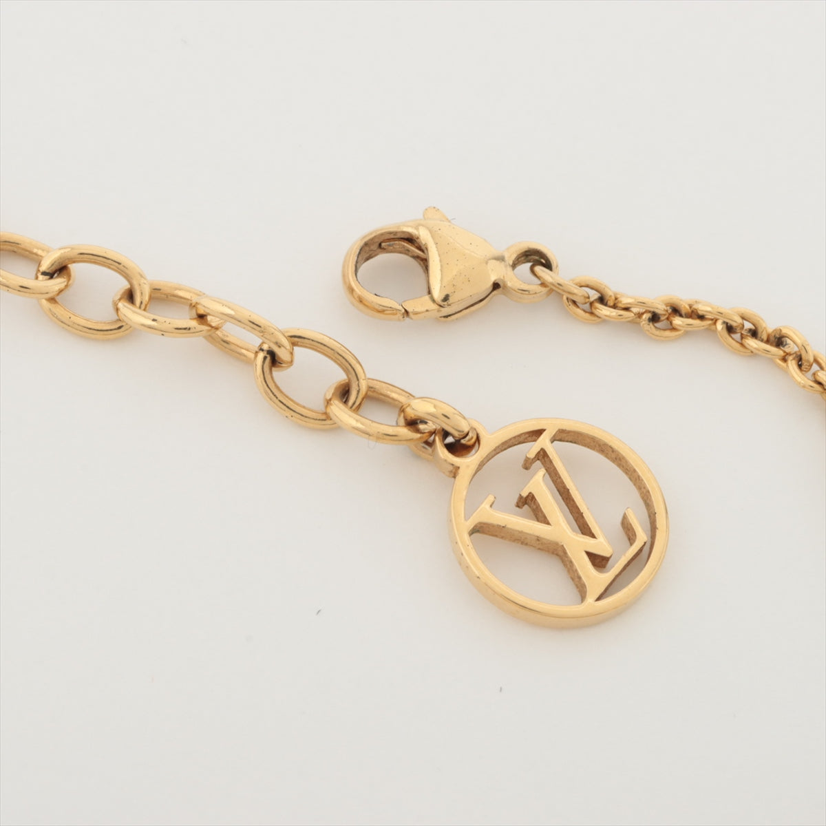 Louis Vuitton Essential V Bracelet ○ Labellov ○ Buy and Sell Authentic  Luxury