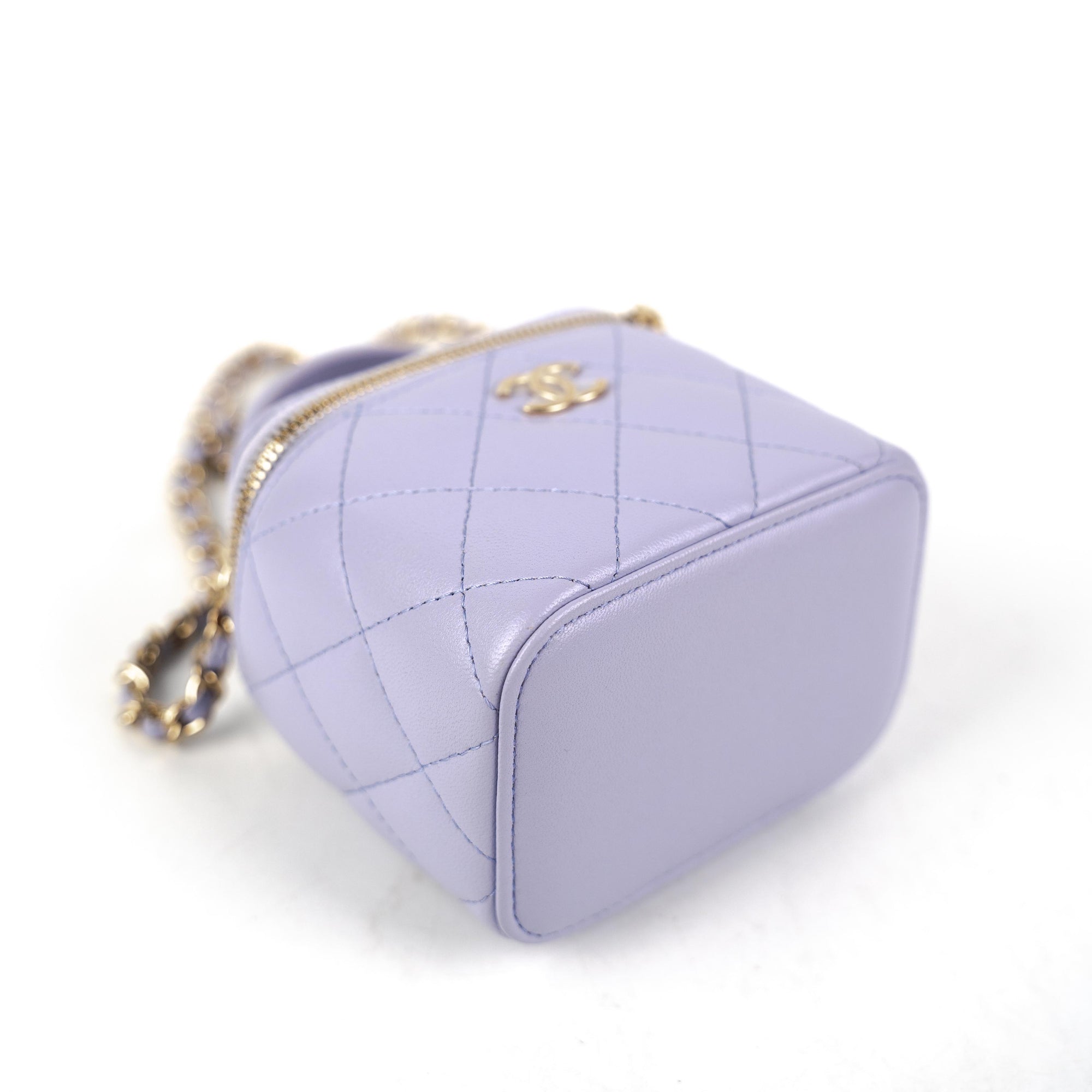 CHANEL Mini Vanity Case with Top Handle in 21K Lilac Lambskin