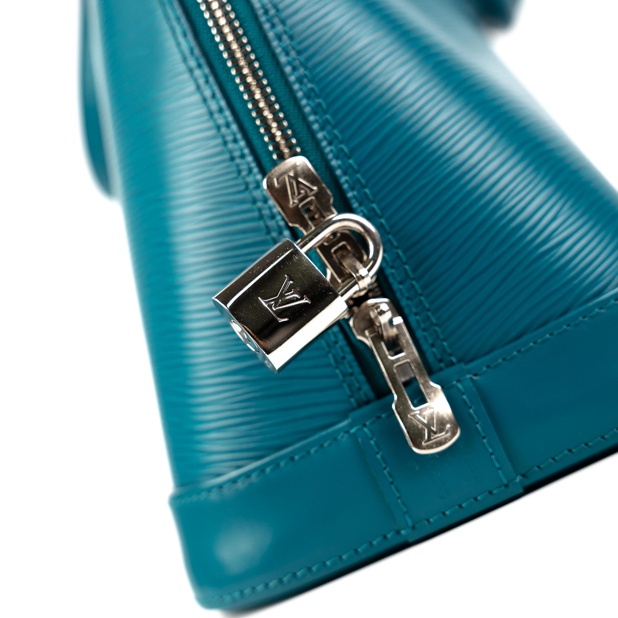 Louis Vuitton Vintage Epi Leather Alma PM Satchel (SHF-20510) – LuxeDH