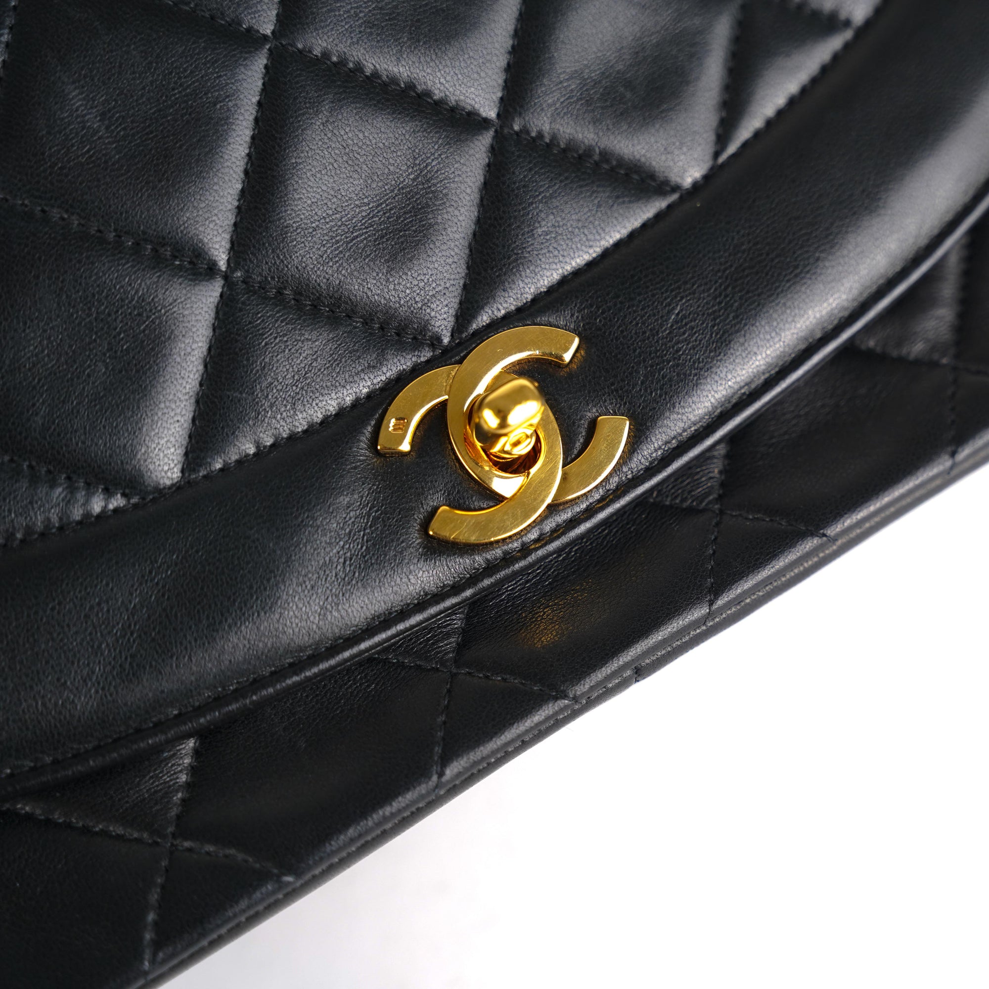 Diana leather crossbody bag Chanel Black in Leather - 32477826