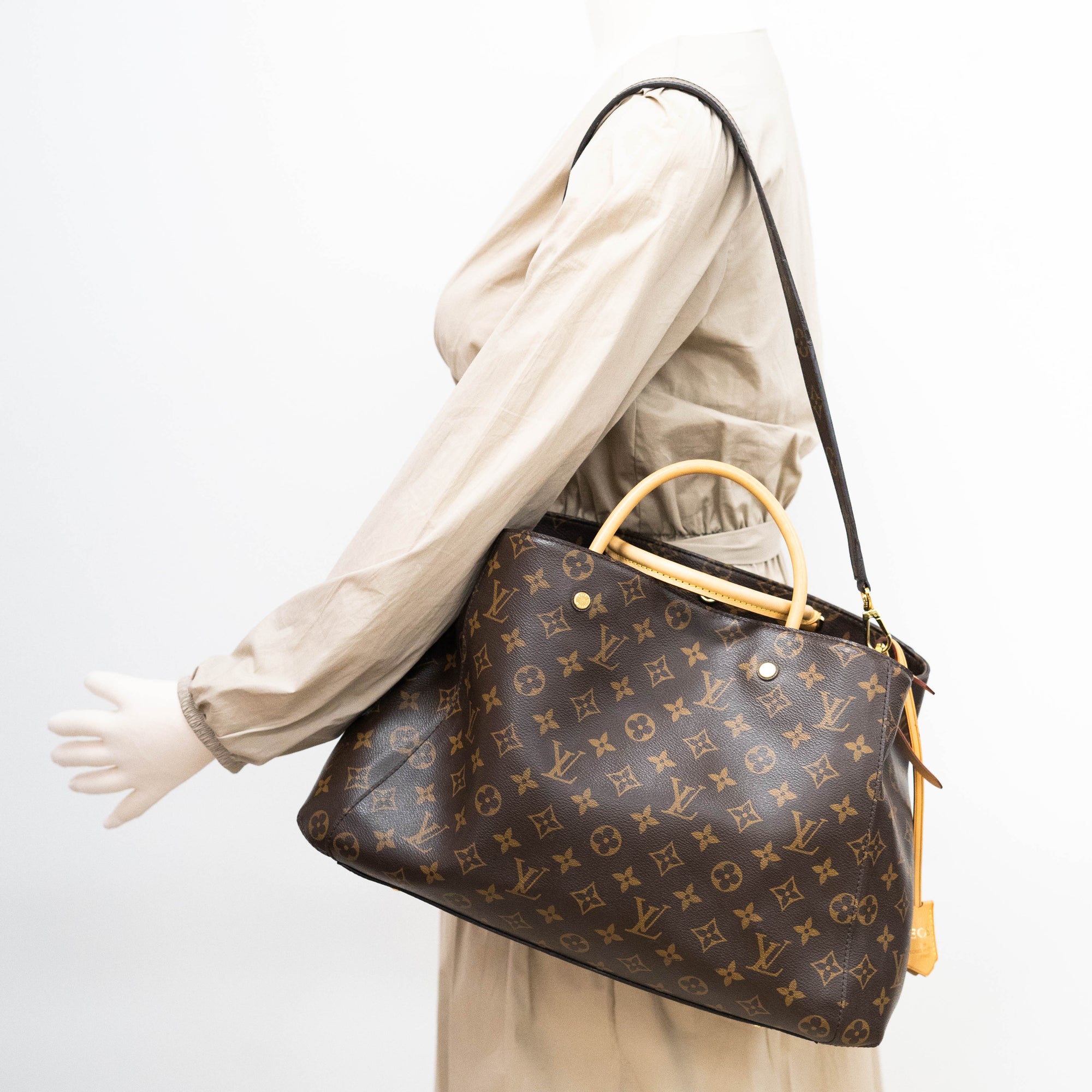 LOUIS VUITTON Monogram Montaigne GM 228300