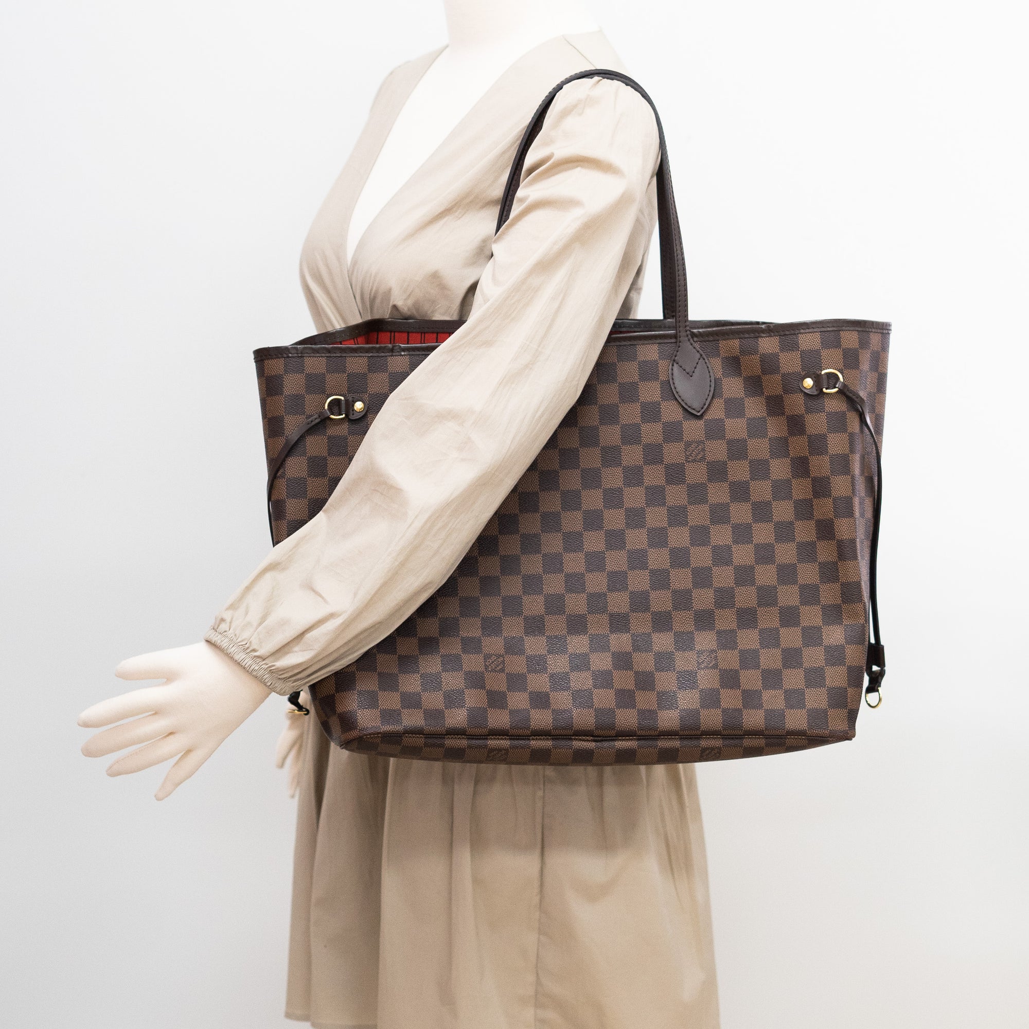 Louis Vuitton Neverfull GM Damier Ebene. ❤️ this bag One day.  Louis  vuitton handbags neverfull, Louis vuitton handbags outlet, Louis vuitton bag