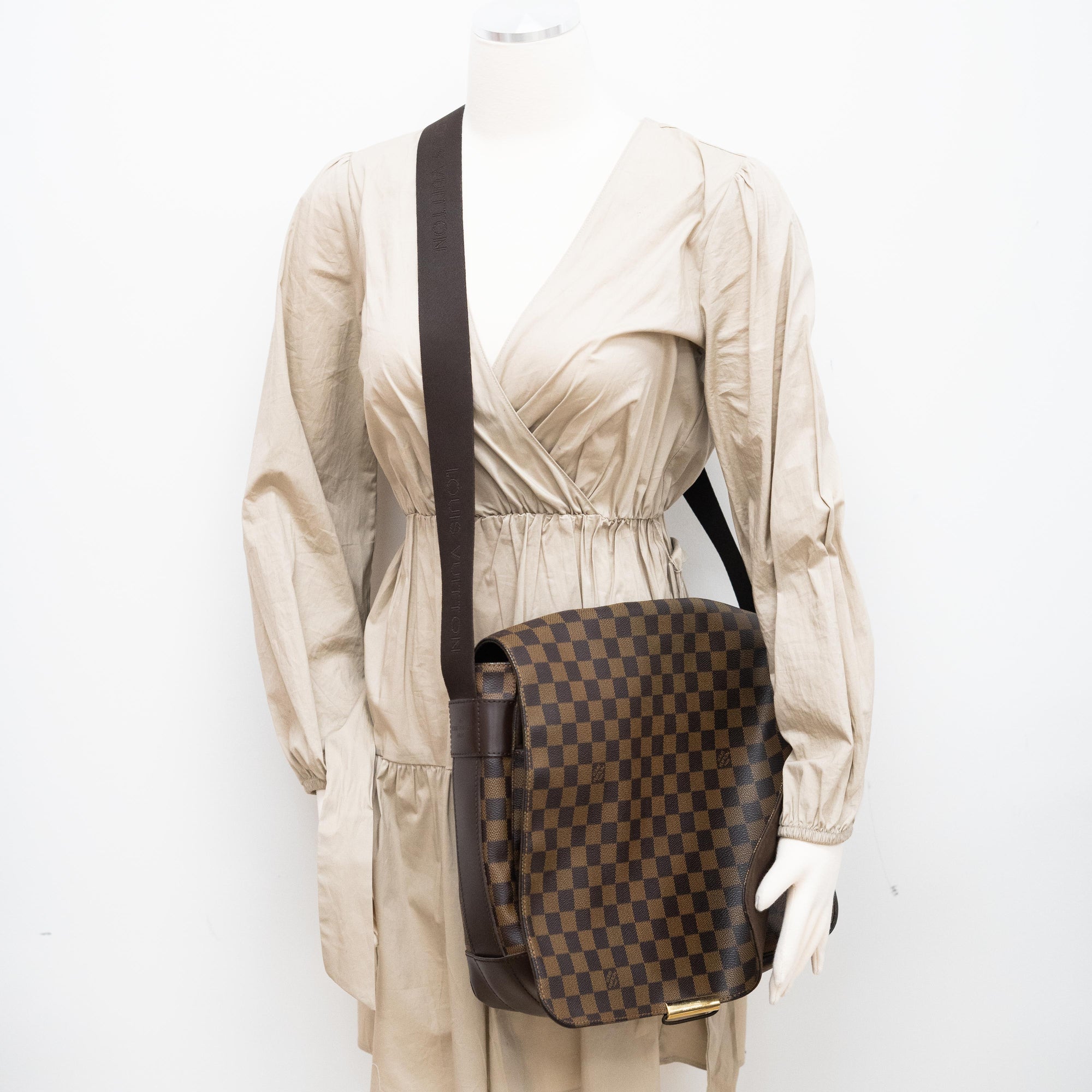 Louis Vuitton Messenger Bastille 4lz0129 Brown Coated Canvas Cross Body Bag  For Sale at 1stDibs