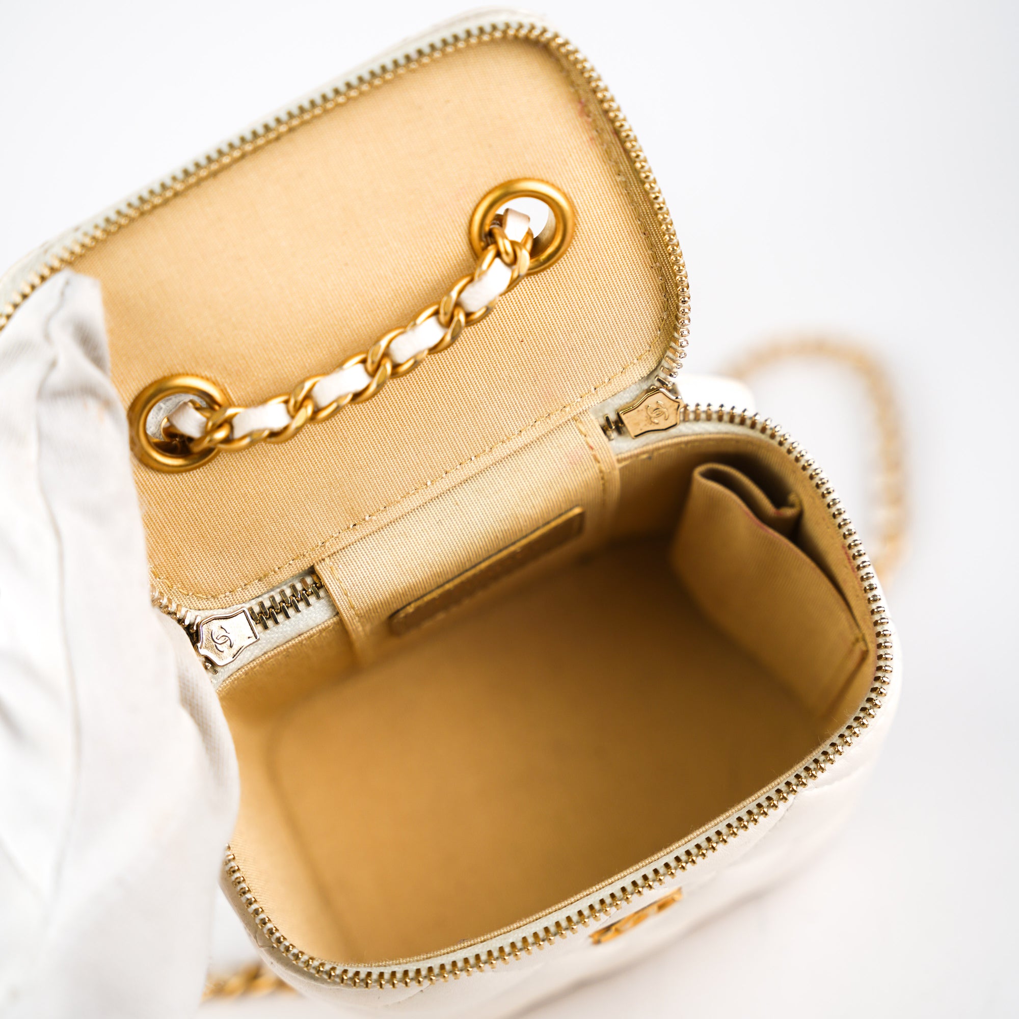 Chanel 2022 Mini Pearl Crush Vanity Case - White Mini Bags, Handbags -  CHA954234