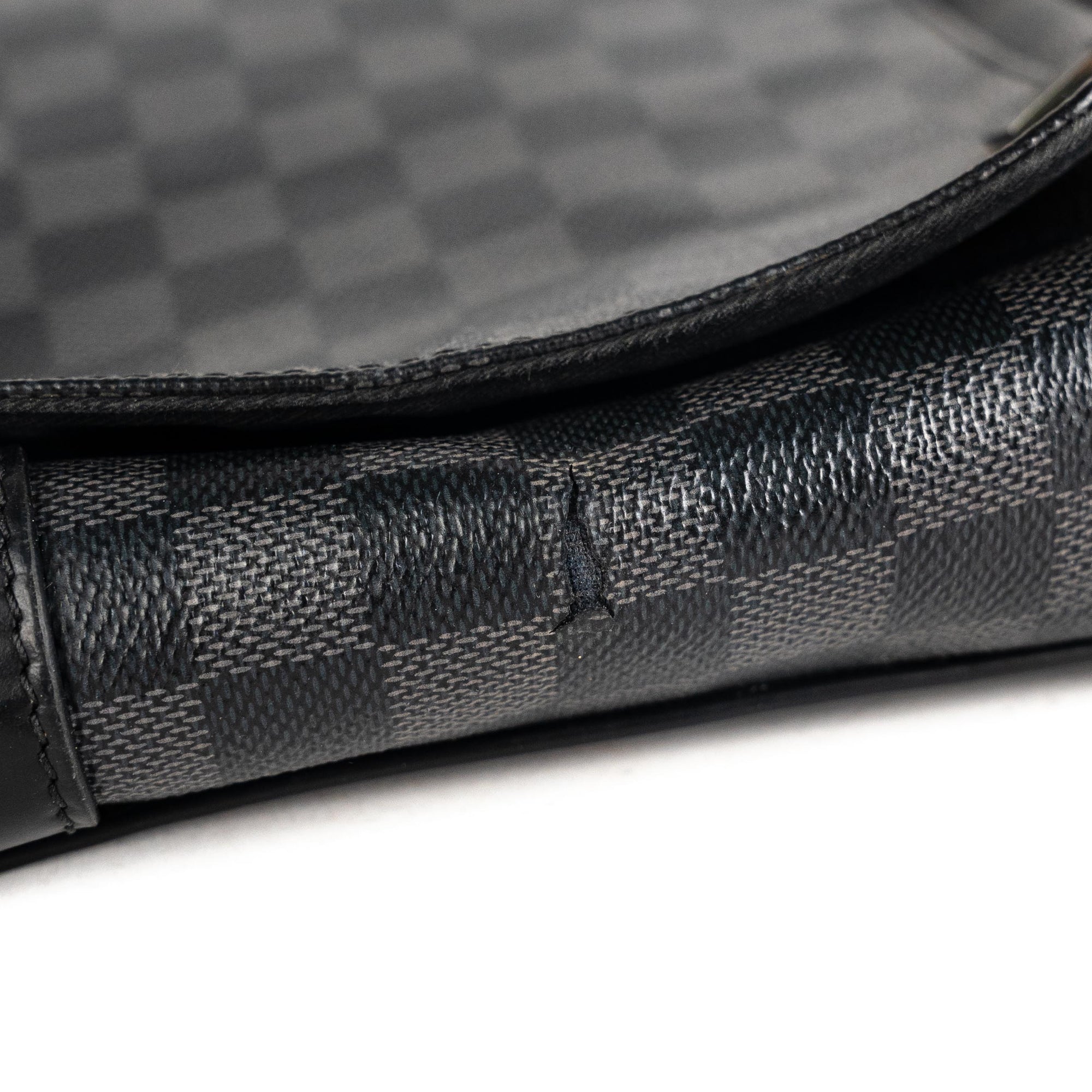 Shop Louis Vuitton DAMIER GRAPHITE 2022-23FW Canvas Street Style Crossbody  Bag Logo (N45302) by Sincerity_m639