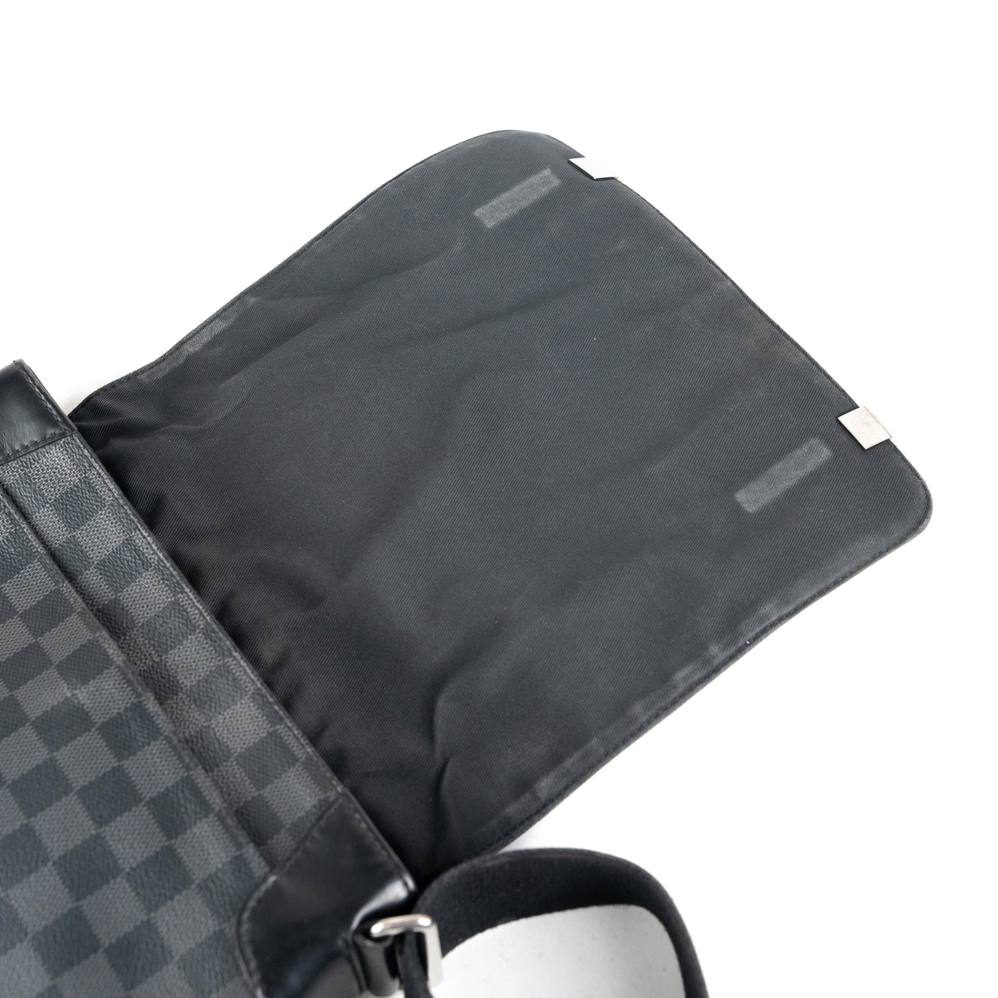Louis Vuitton Damier Graphite Rem Crossbody - Black Messenger Bags, Bags -  LOU79903