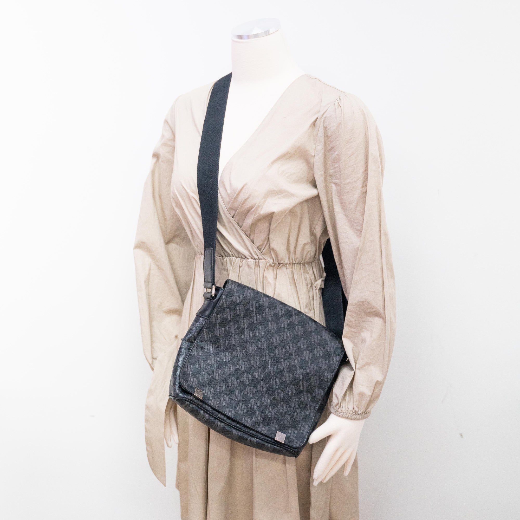 Louis Vuitton Damier Graphite Rem Crossbody - Black Messenger Bags, Bags -  LOU79903