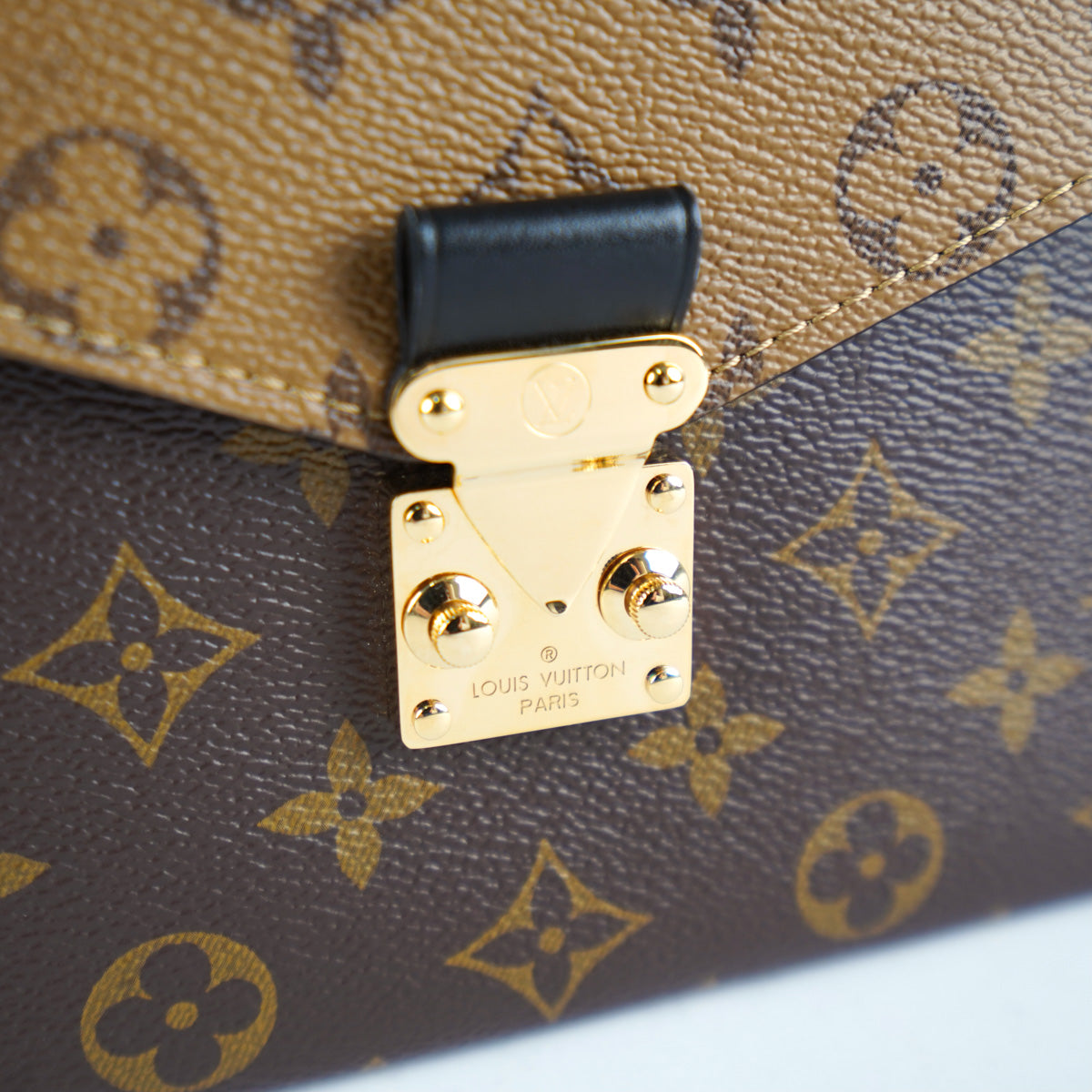 Louis Vuitton M44876 Monogram Reverse Canvas Pochette Metis Messenger Bag  (AR2200)