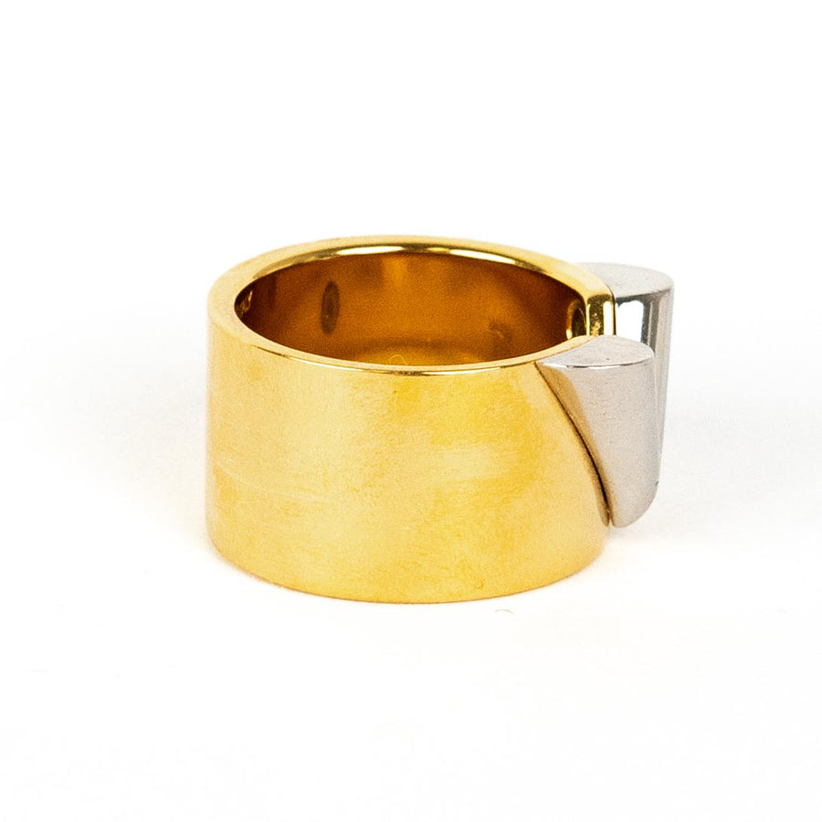 Louis Vuitton Essential V Ring, Gold, L