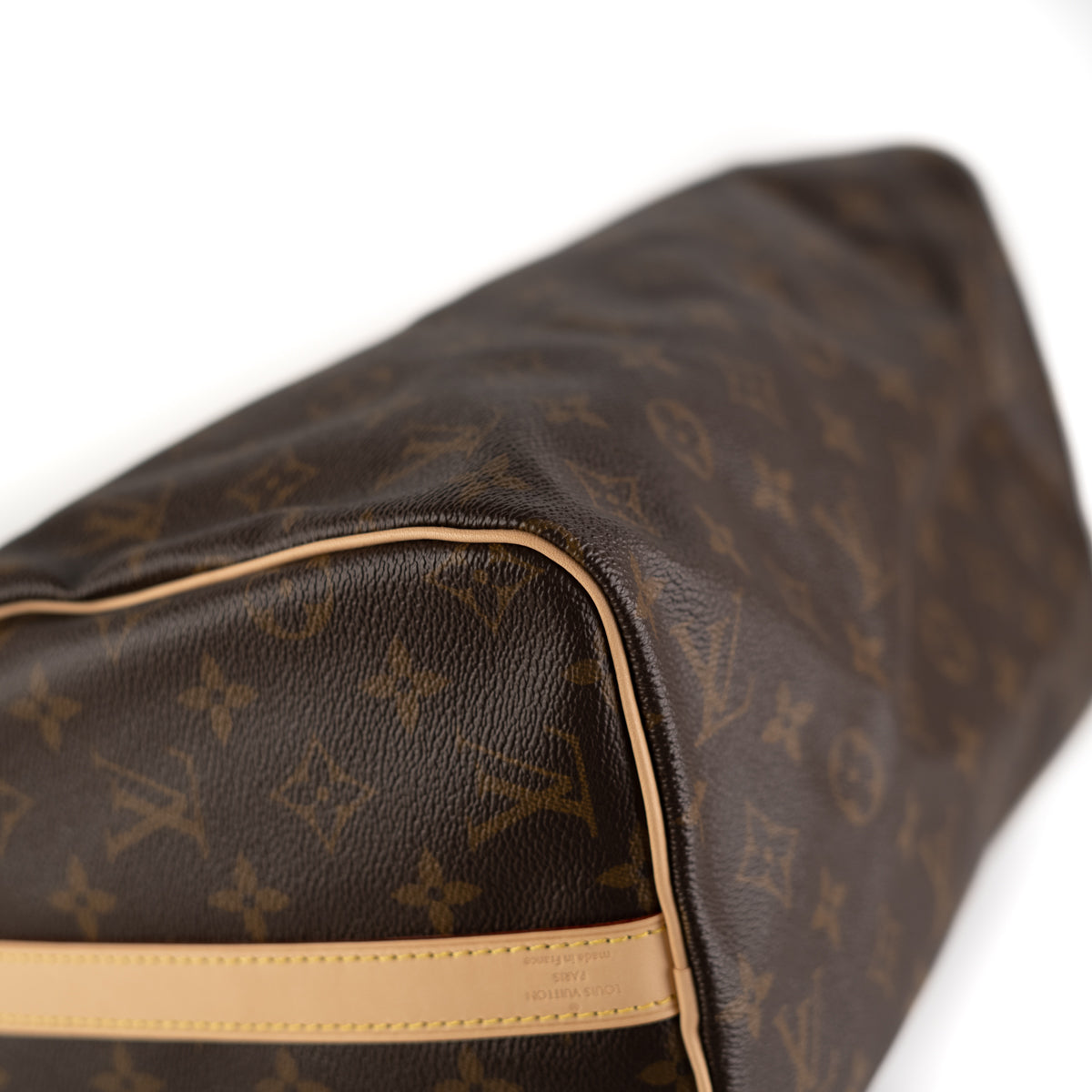 LV speedy 30B Monogram with black details. ( J ) 