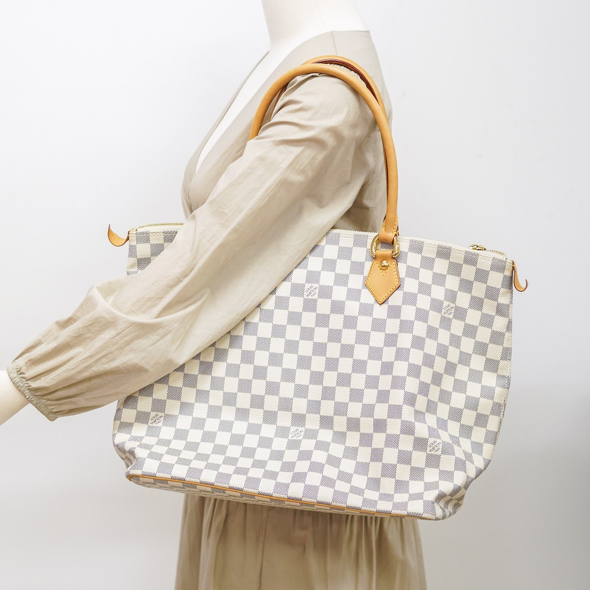 Louis Vuitton Saleya Handbag 345315