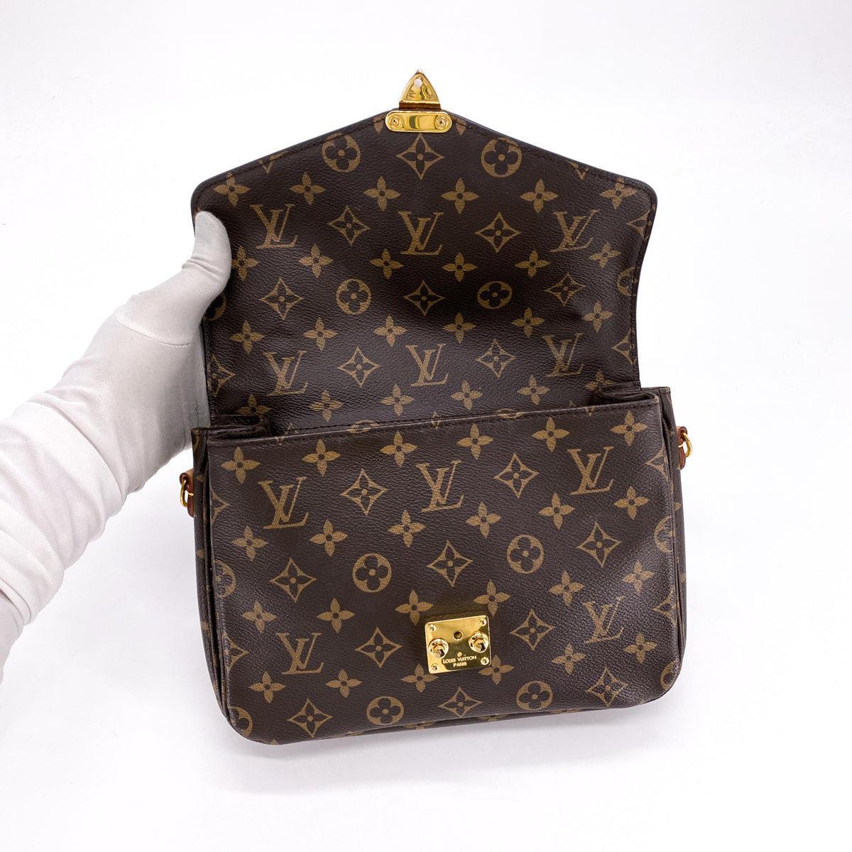 What Goes Around Comes Around Louis Vuitton Monogram Empreinte Pochette  Metis Handbag at Von Maur