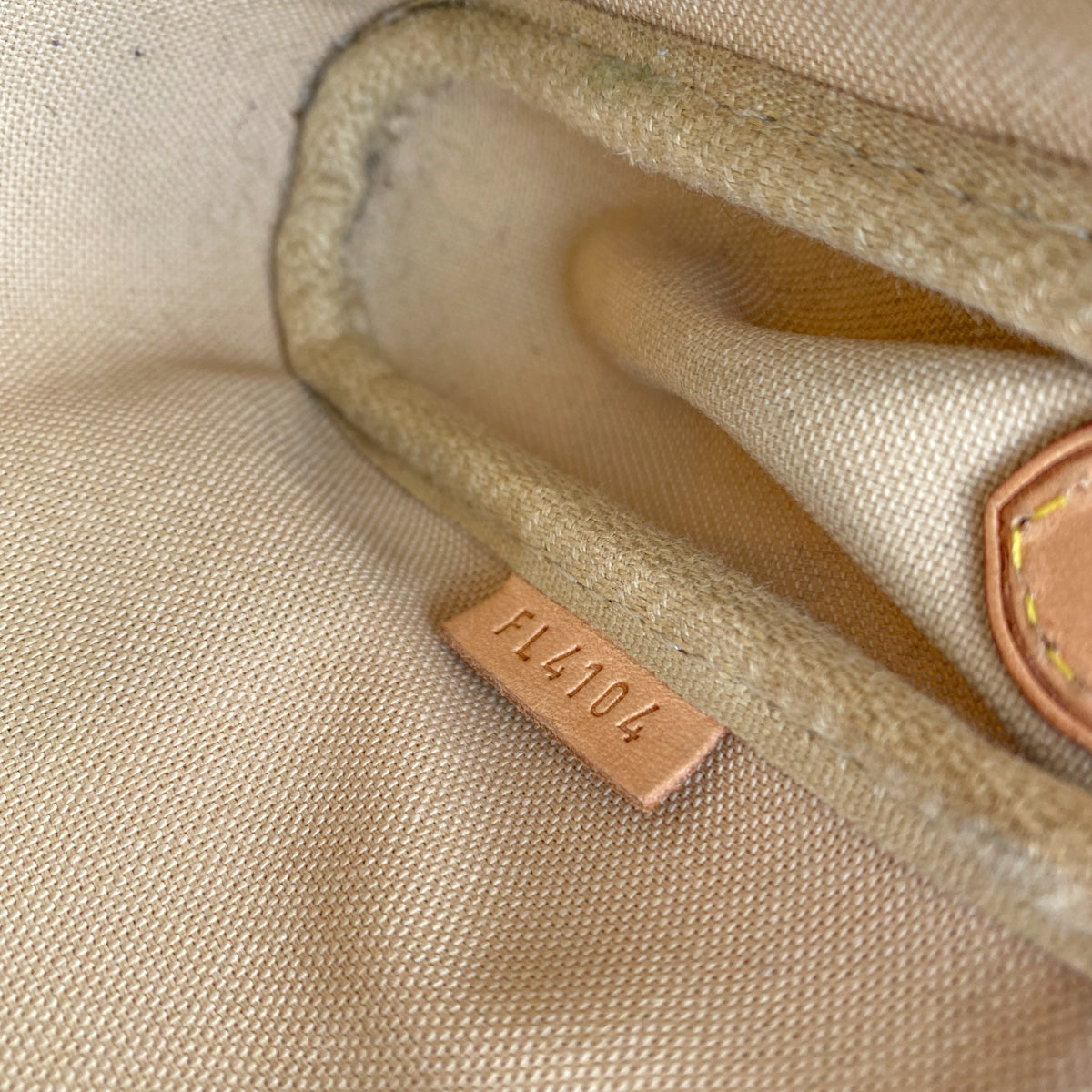 Louis Vuitton Favorite Monogram (MM)  FL4104, Luxury, Bags & Wallets on  Carousell