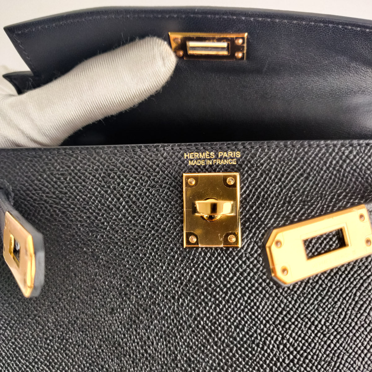 Hermes Kelly Mini in Black 🖤 SUCH a staple! 👜 On Preorder 📱 DM