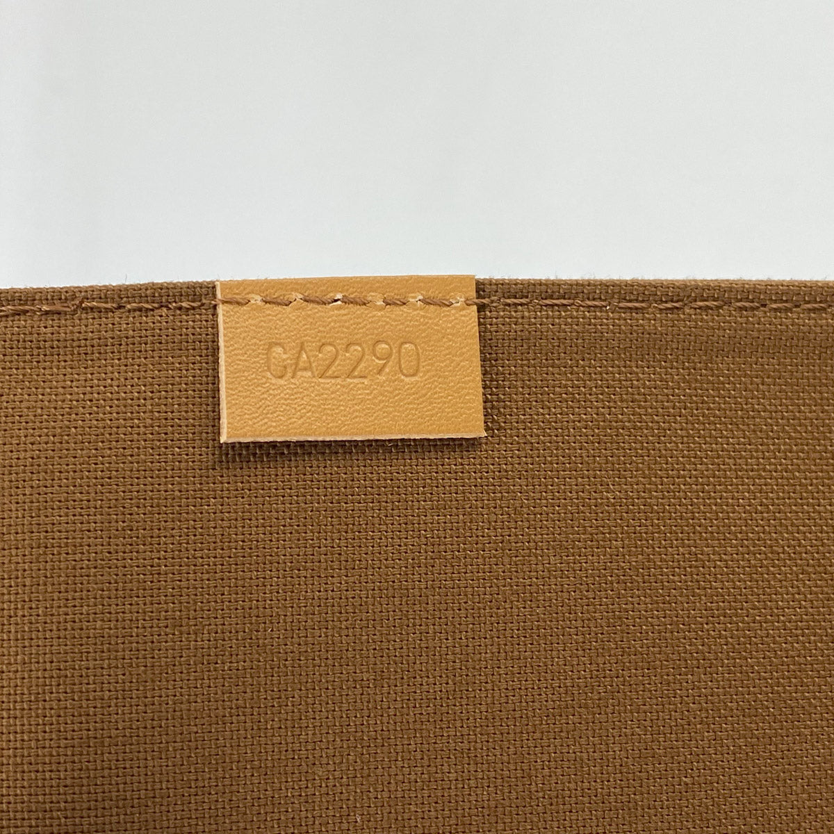 Shop Louis Vuitton PETIT SAC PLAT Petit sac plat (M81238) by