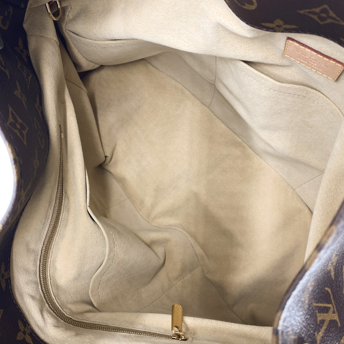 Louis Vuitton Monogram Canvas Artsy MM Shoulder Bag (SHF-19631) – LuxeDH