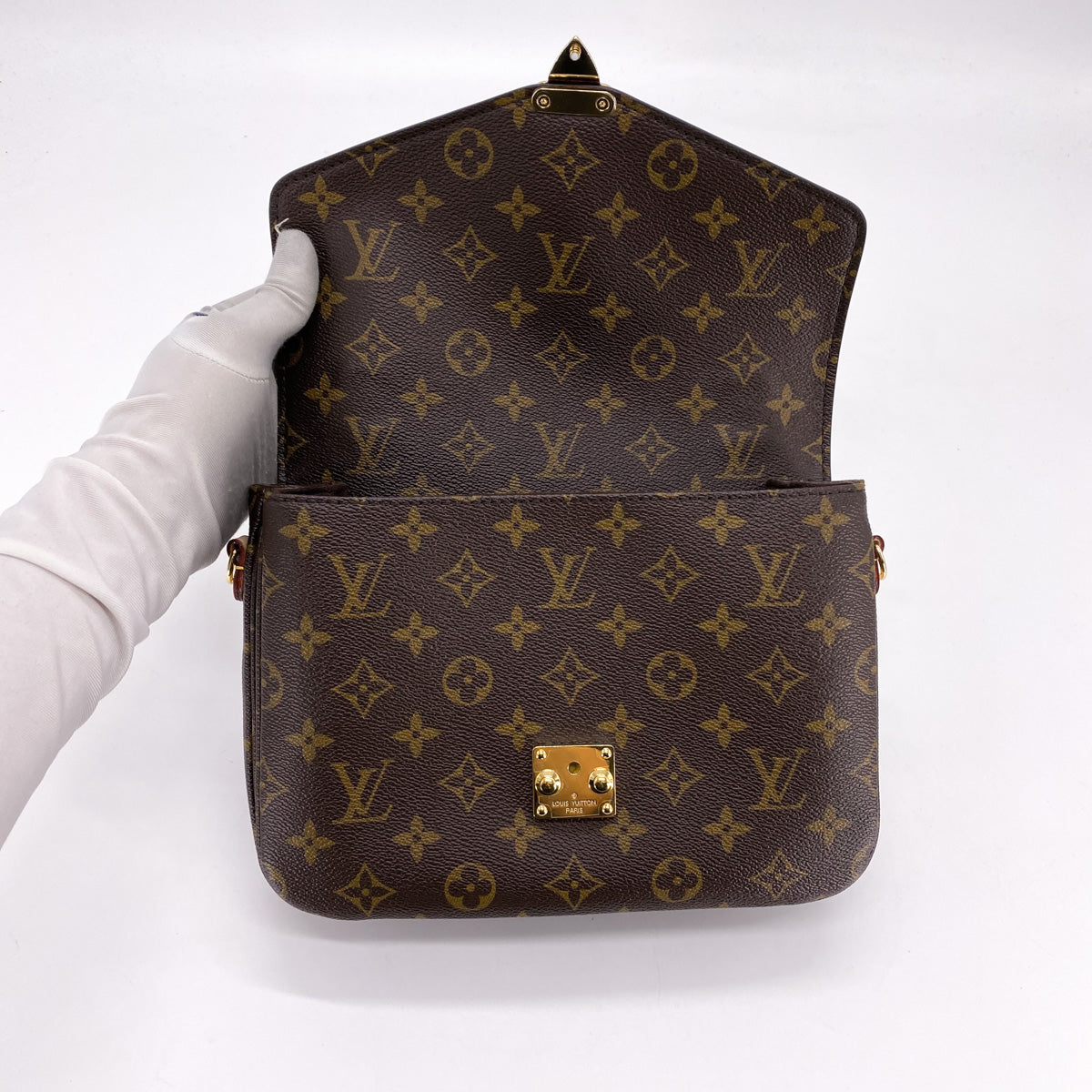 Louis Vuitton Pochette Metis Bag Monogram Canvas – Luxe Collective