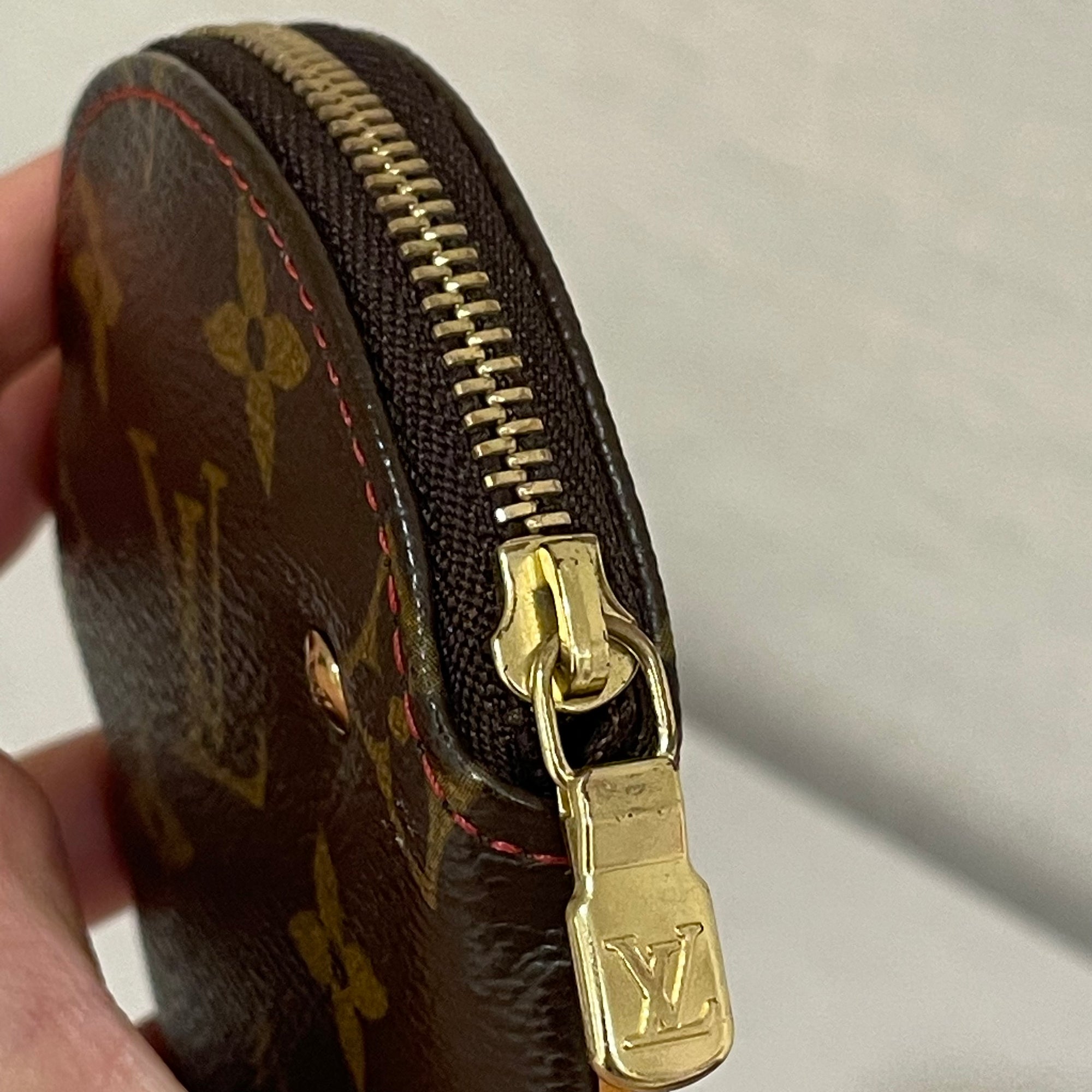 Louis Vuitton Takashi Murakami Cherries Porte Monnaie Round Coin Pouch  Leather ref.379006 - Joli Closet