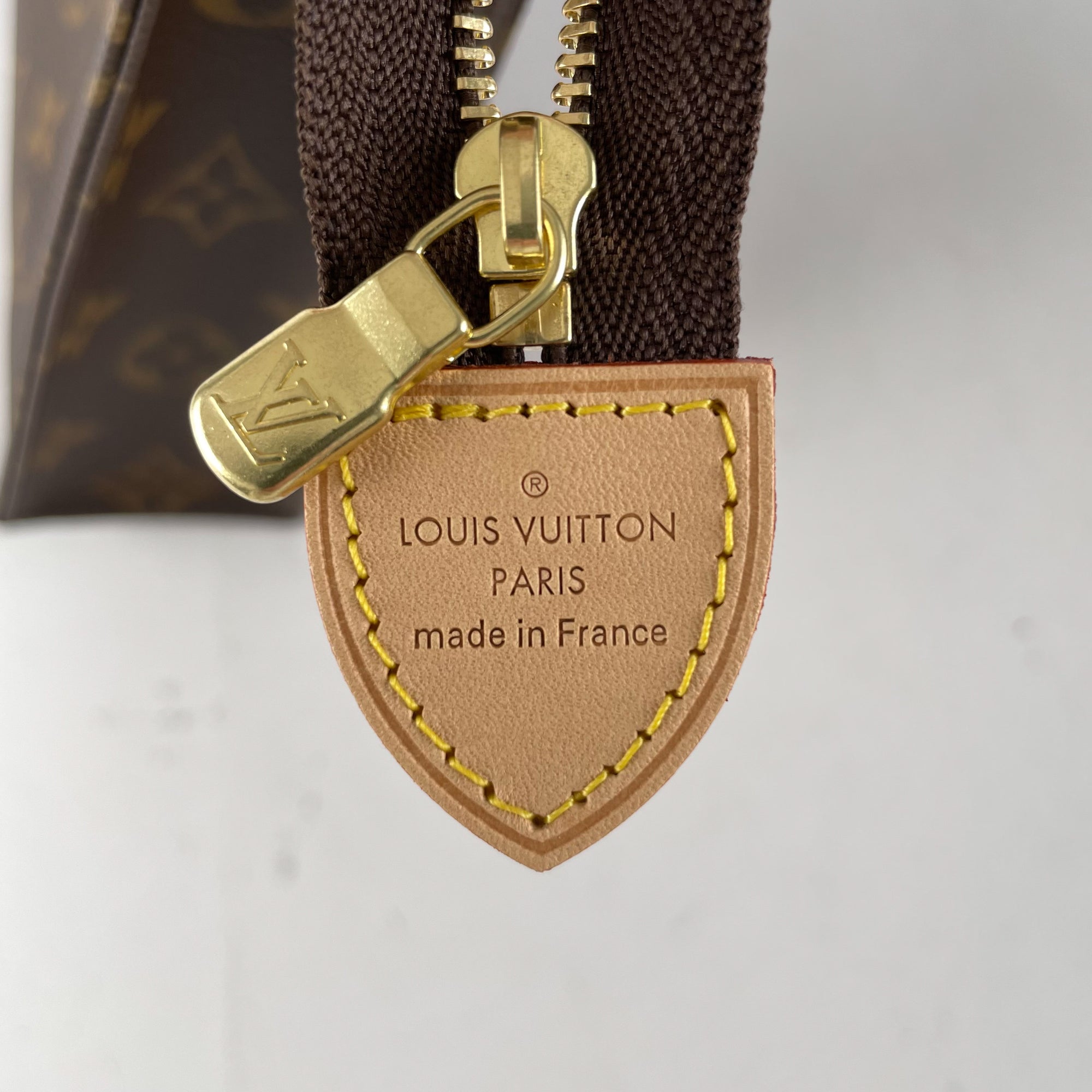 Louis Vuitton Toiletry Pouch 26 Bag Epi Leather M67184 Noir Rose