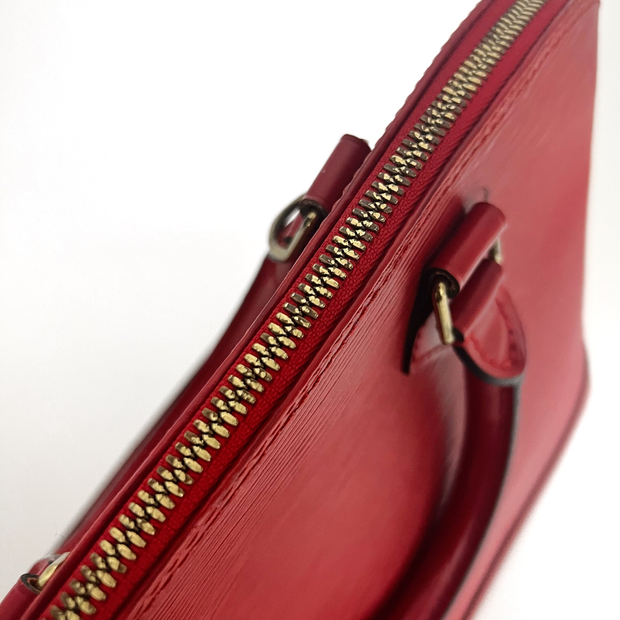 Louis Vuitton // 1999 Red Epi Alma PM Bag – VSP Consignment
