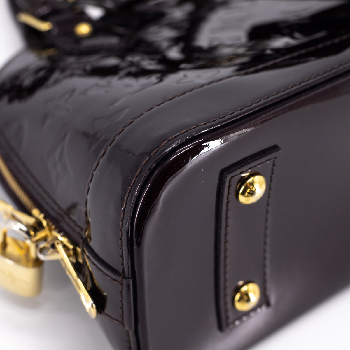 Alma bb leather handbag Louis Vuitton White in Leather - 37184751