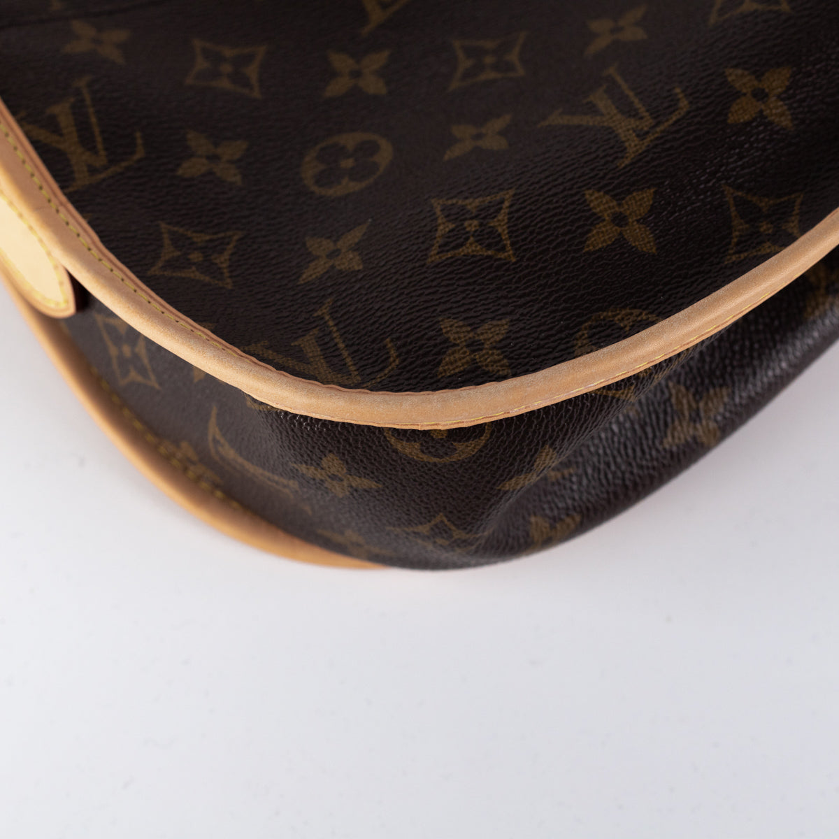 Louis Vuitton Loretta Crossbody Bag Monogram - THE PURSE AFFAIR