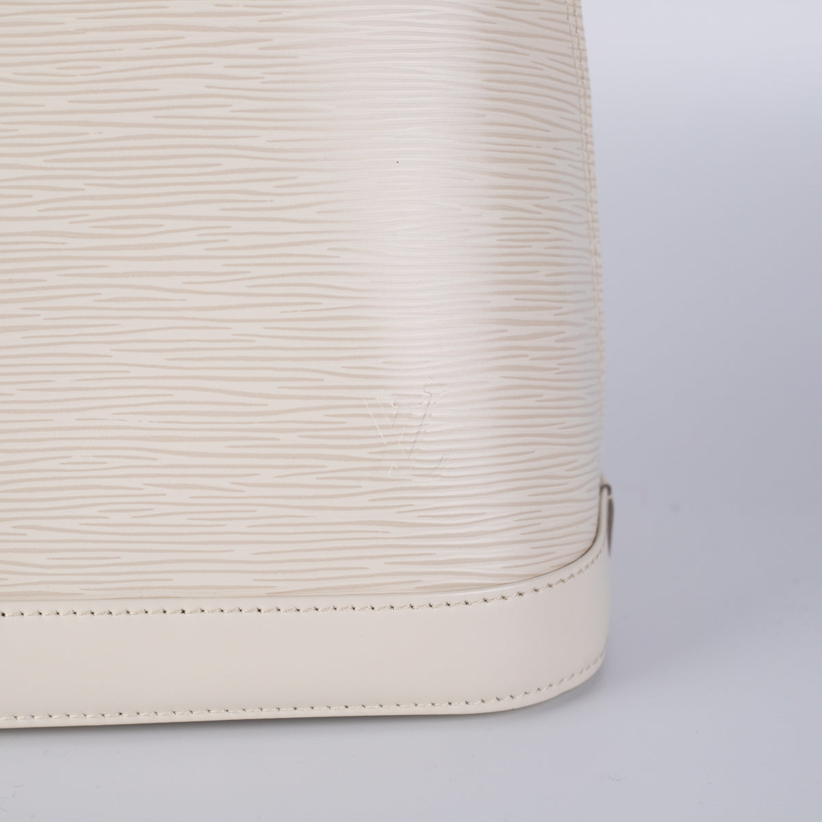 Louis Vuitton White Epi Alma PM Leather ref.434375 - Joli Closet