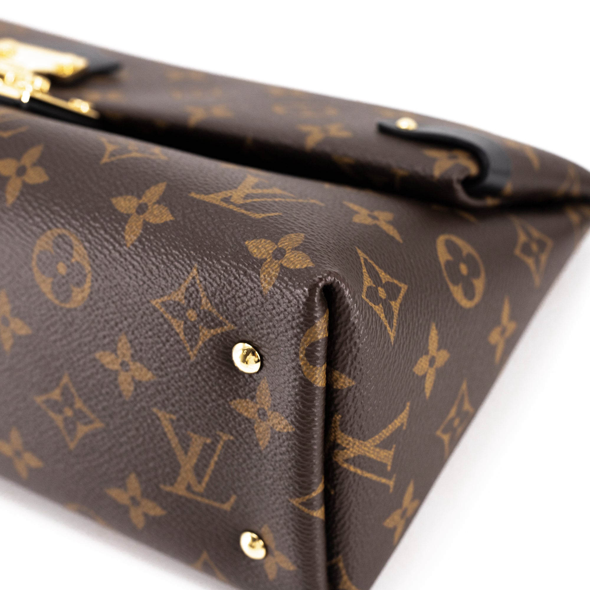Louis Vuitton Sac Triangle PM - Pink Shoulder Bags, Handbags - LOU524263