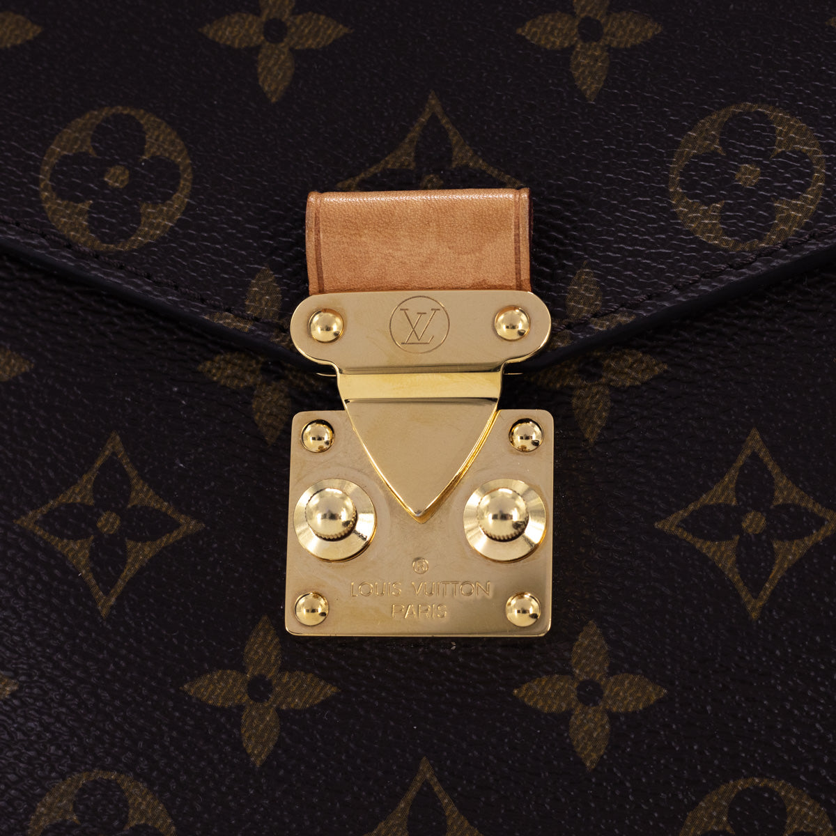 AUTHENTIC Louis Vuitton Pochette Metis Monogram PREOWNED (WBA993